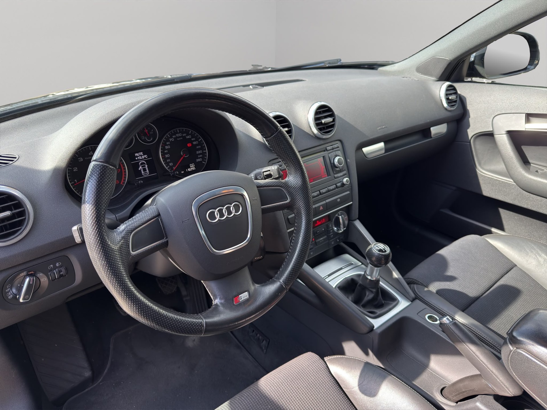AUDI A3 Sportback 1.8 TFSI Ambition-image-11