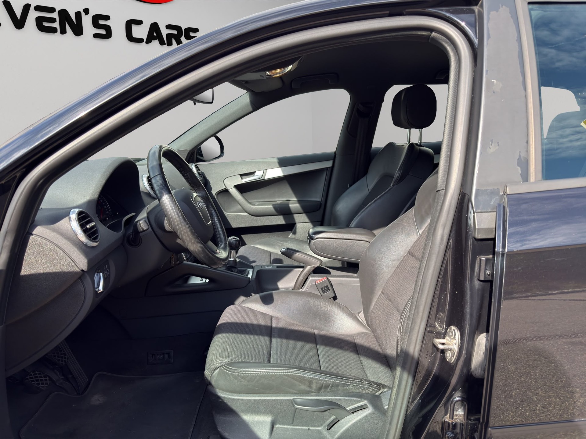 AUDI A3 Sportback 1.8 TFSI Ambition-image-8
