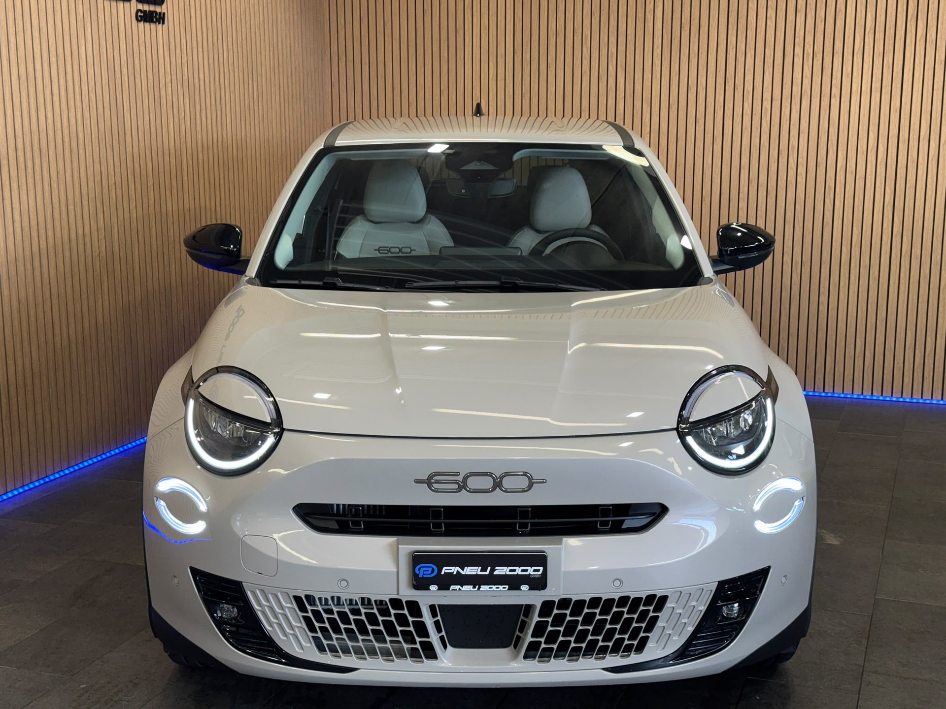 FIAT 600h MildHybrid La Prima-showroom-element-1