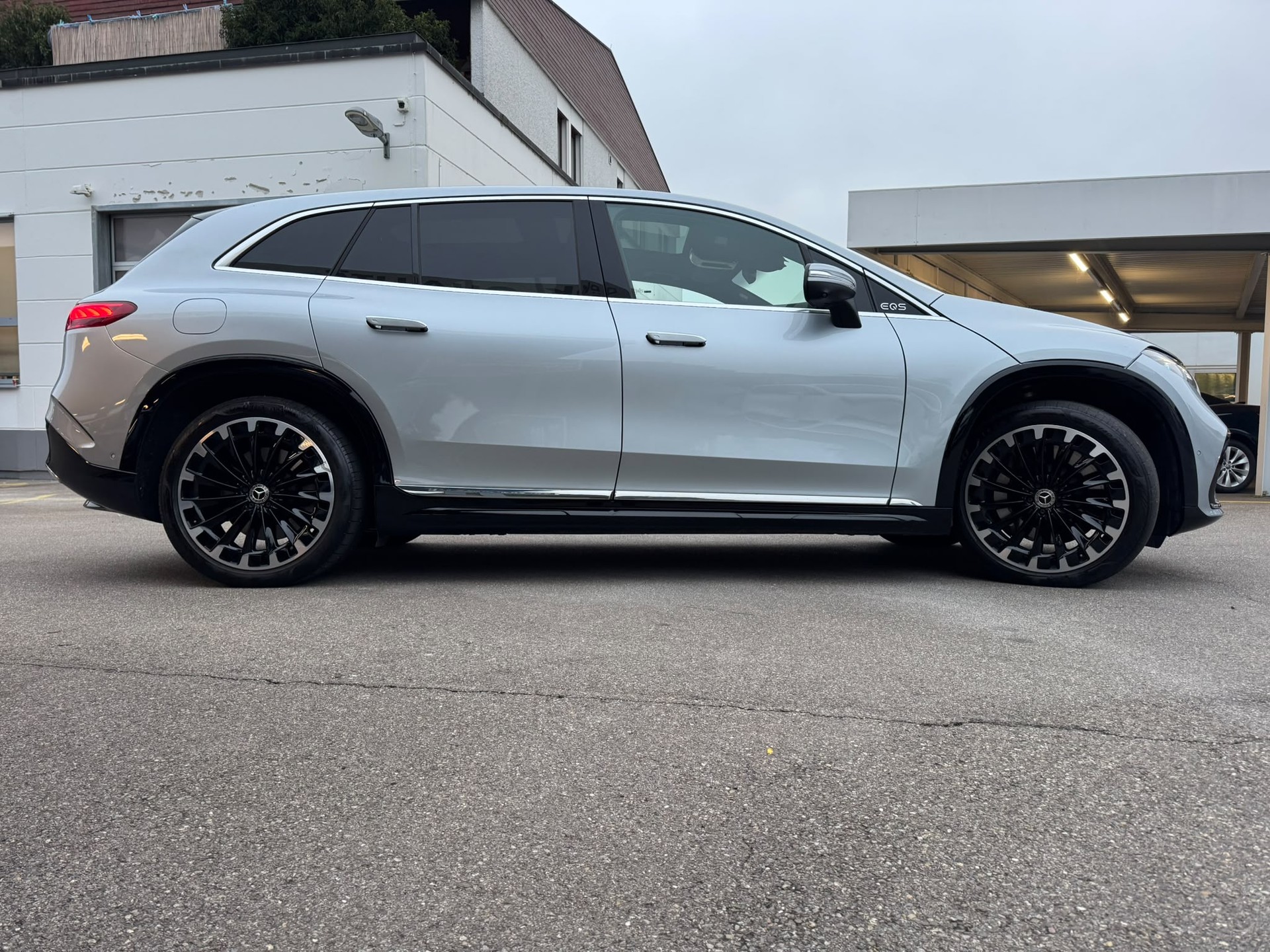 MERCEDES-BENZ EQS SUV 580 4Matic Executive Edition-image-4
