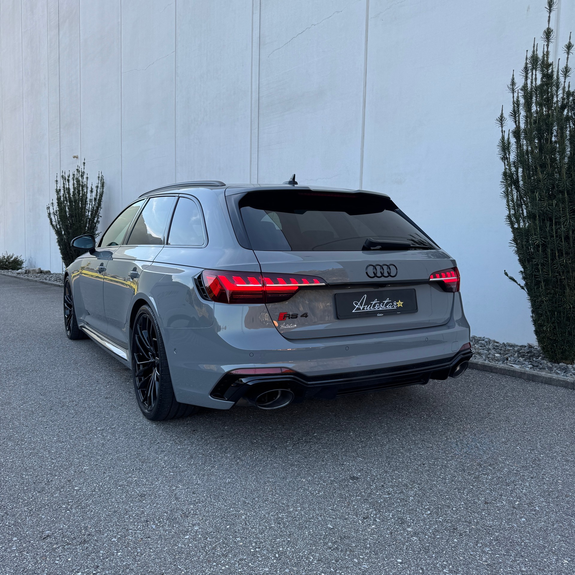 AUDI RS4 Avant quattro tiptronic-image-5