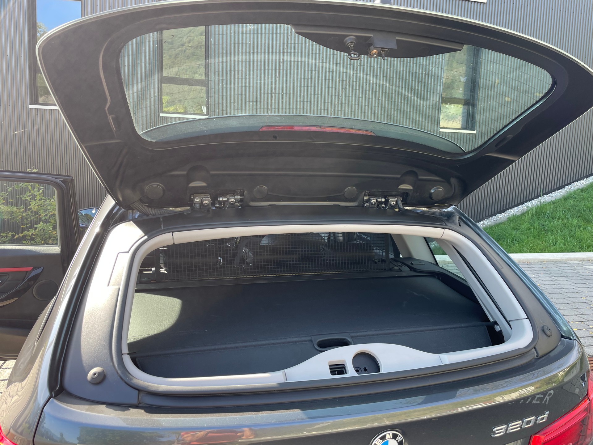 BMW 320d xDrive Touring Sport Line Steptronic-image-4