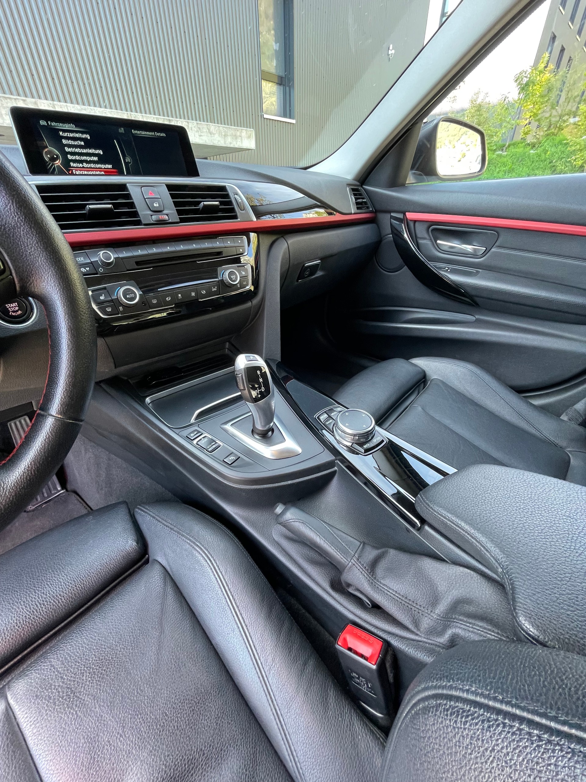 BMW 320d xDrive Touring Sport Line Steptronic-image-5
