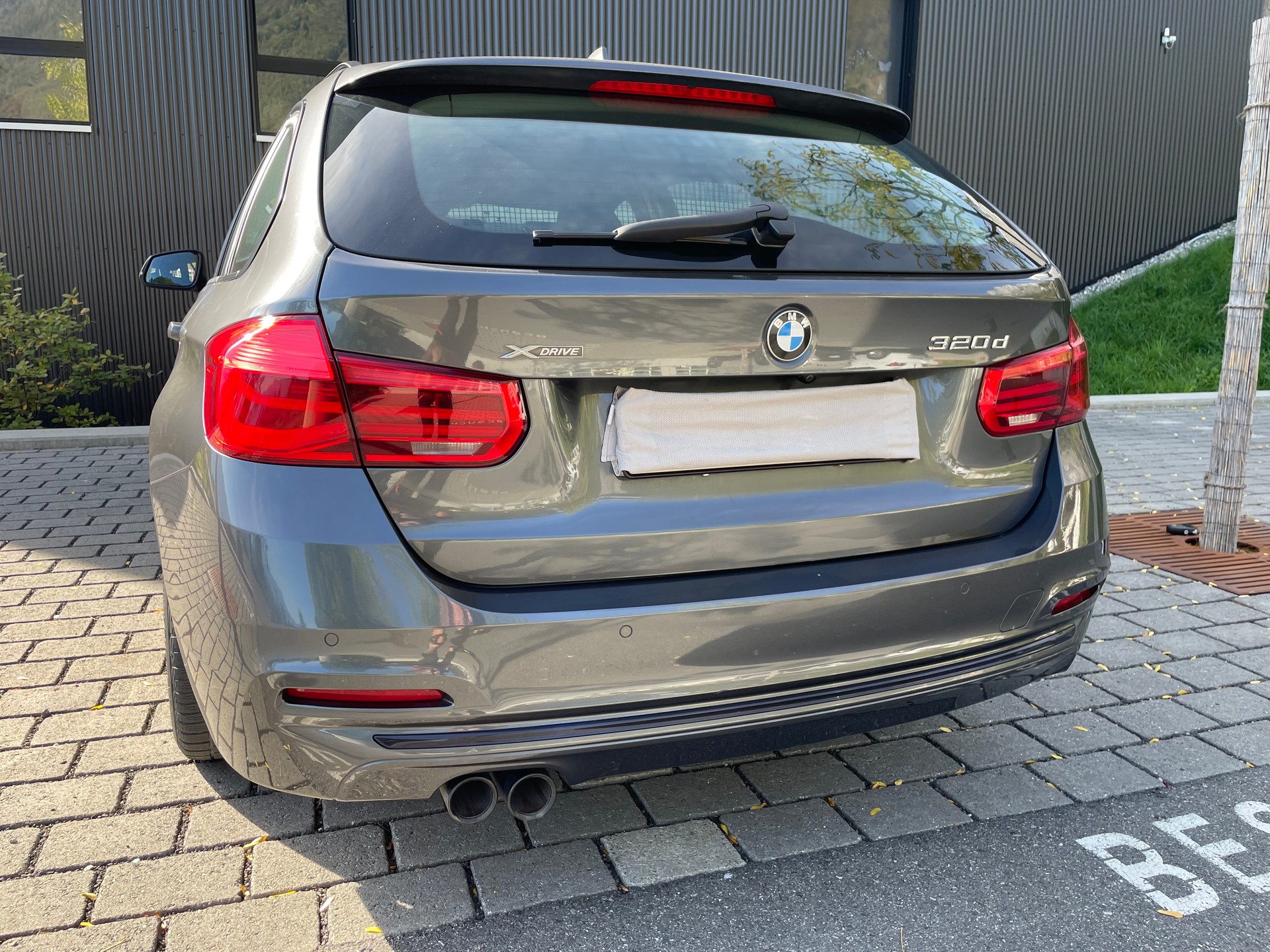 BMW 320d xDrive Touring Sport Line Steptronic-image-2