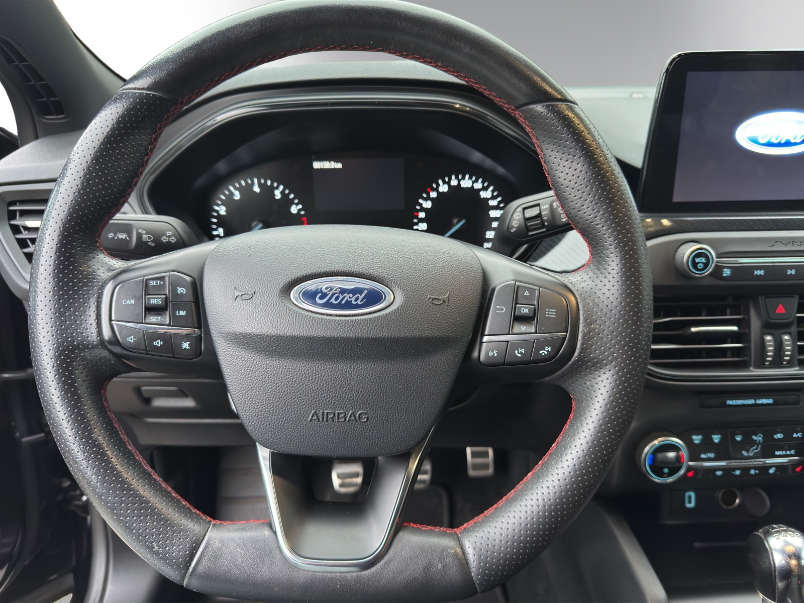 FORD Focus 1.0 SCTi ST Line | Sportfahrwerk | Teilleder | Sitzheizung | Navi | DAB+-image-12