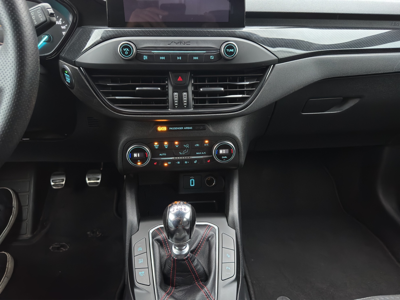 FORD Focus 1.0 SCTi ST Line | Sportfahrwerk | Teilleder | Sitzheizung | Navi | DAB+-image-16