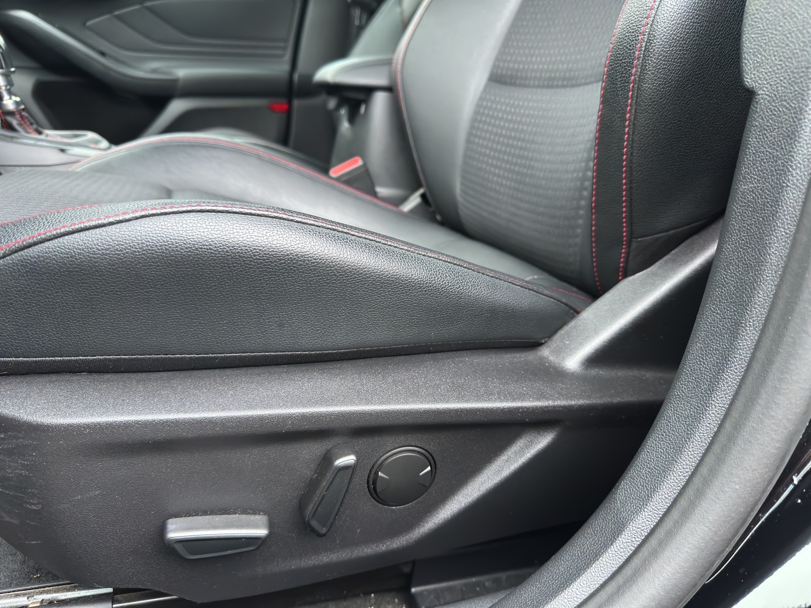 FORD Focus 1.0 SCTi ST Line | Sportfahrwerk | Teilleder | Sitzheizung | Navi | DAB+-image-19