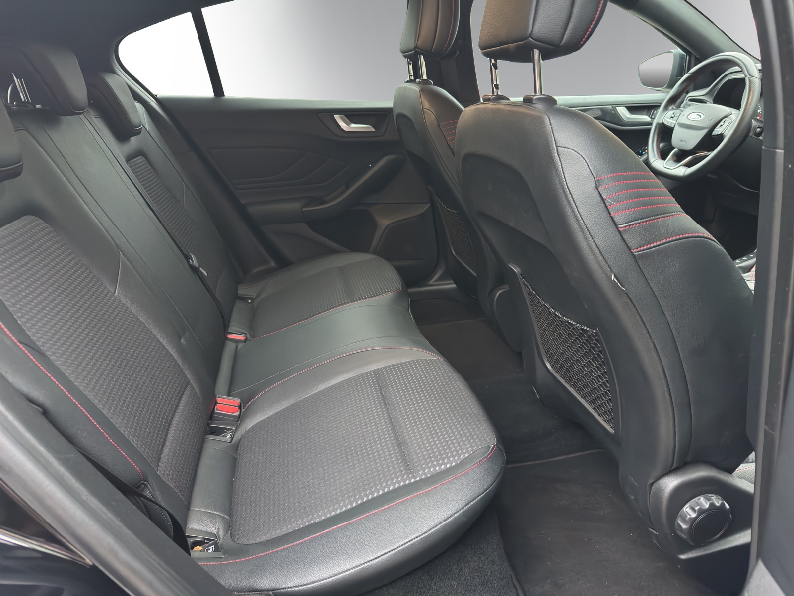 FORD Focus 1.0 SCTi ST Line | Sportfahrwerk | Teilleder | Sitzheizung | Navi | DAB+-image-11