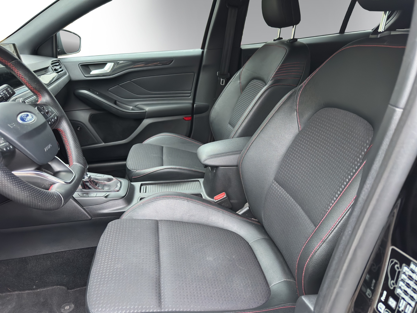 FORD Focus 1.0 SCTi ST Line | Sportfahrwerk | Teilleder | Sitzheizung | Navi | DAB+-image-9