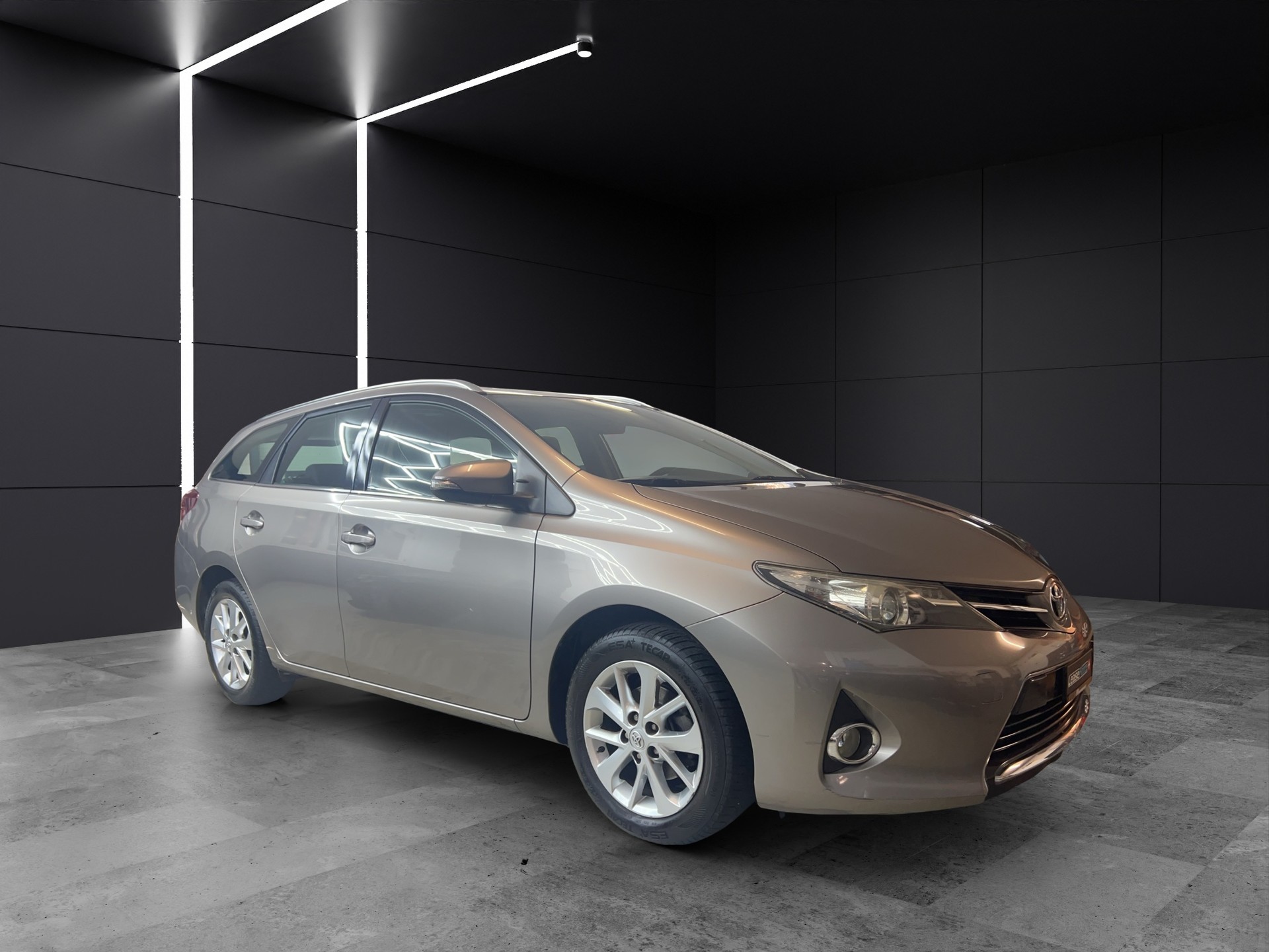 TOYOTA Auris Touring Sports 1.6 Terra-image-2