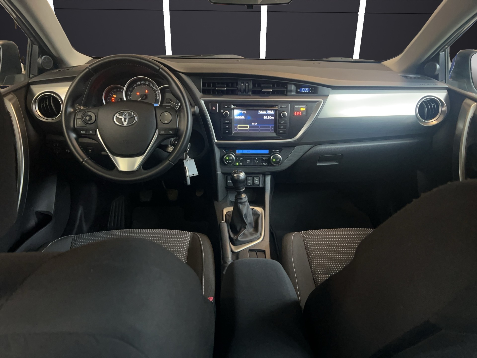 TOYOTA Auris Touring Sports 1.6 Terra-image-10