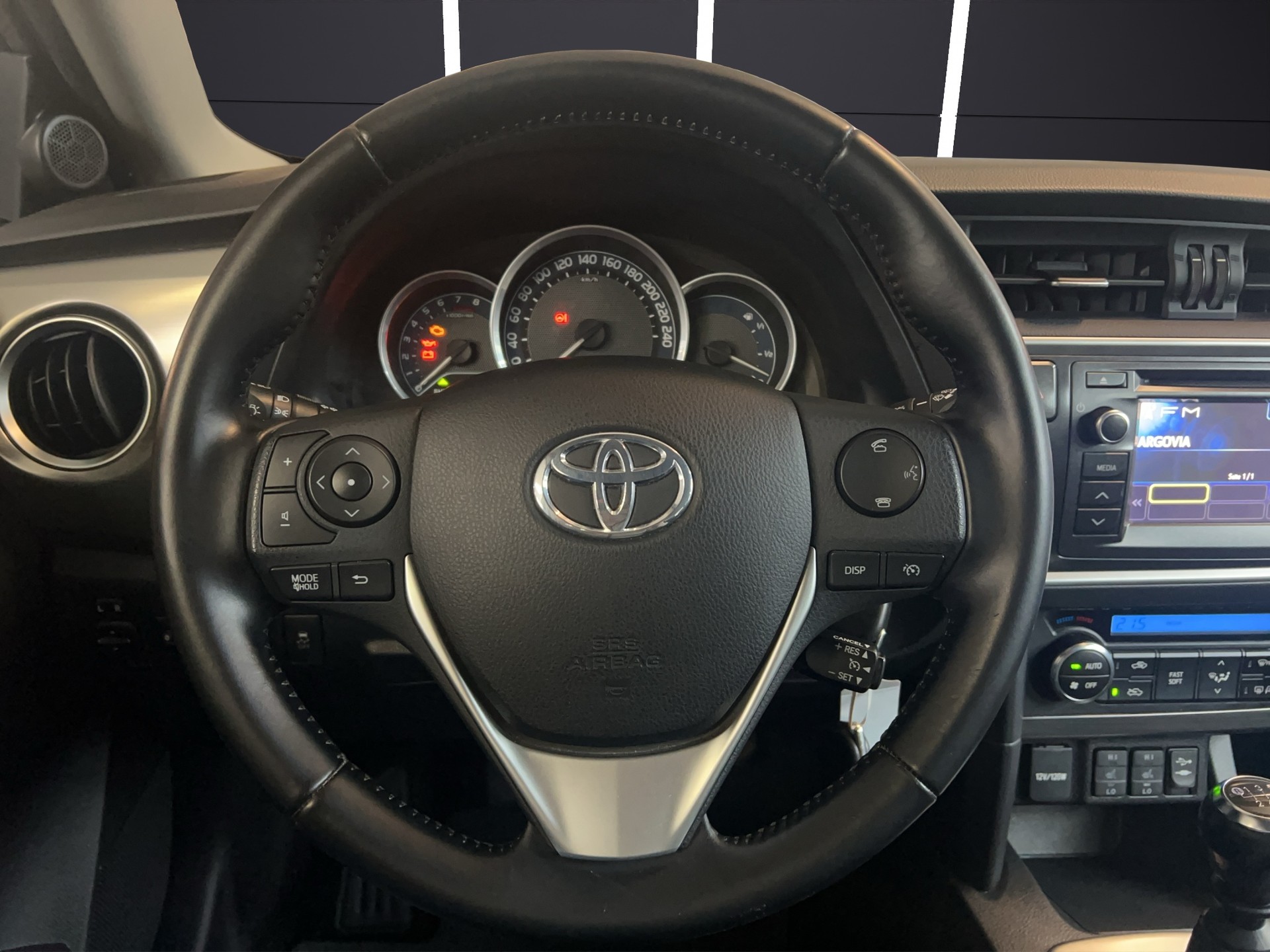 TOYOTA Auris Touring Sports 1.6 Terra-image-7