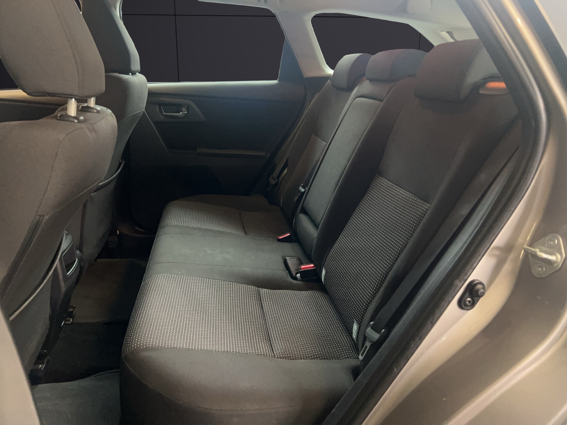 TOYOTA Auris Touring Sports 1.6 Terra-image-9