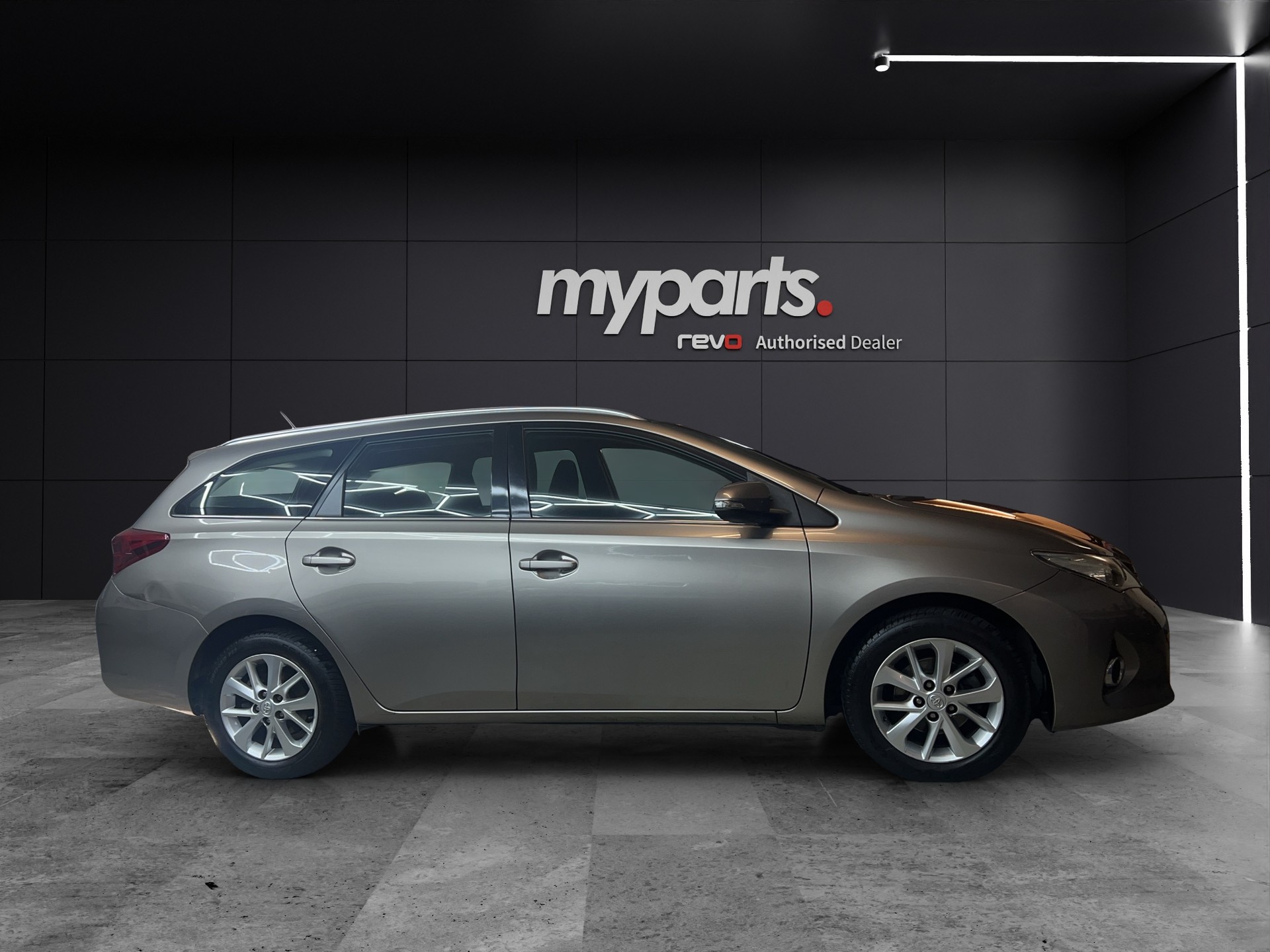 TOYOTA Auris Touring Sports 1.6 Terra-image-3