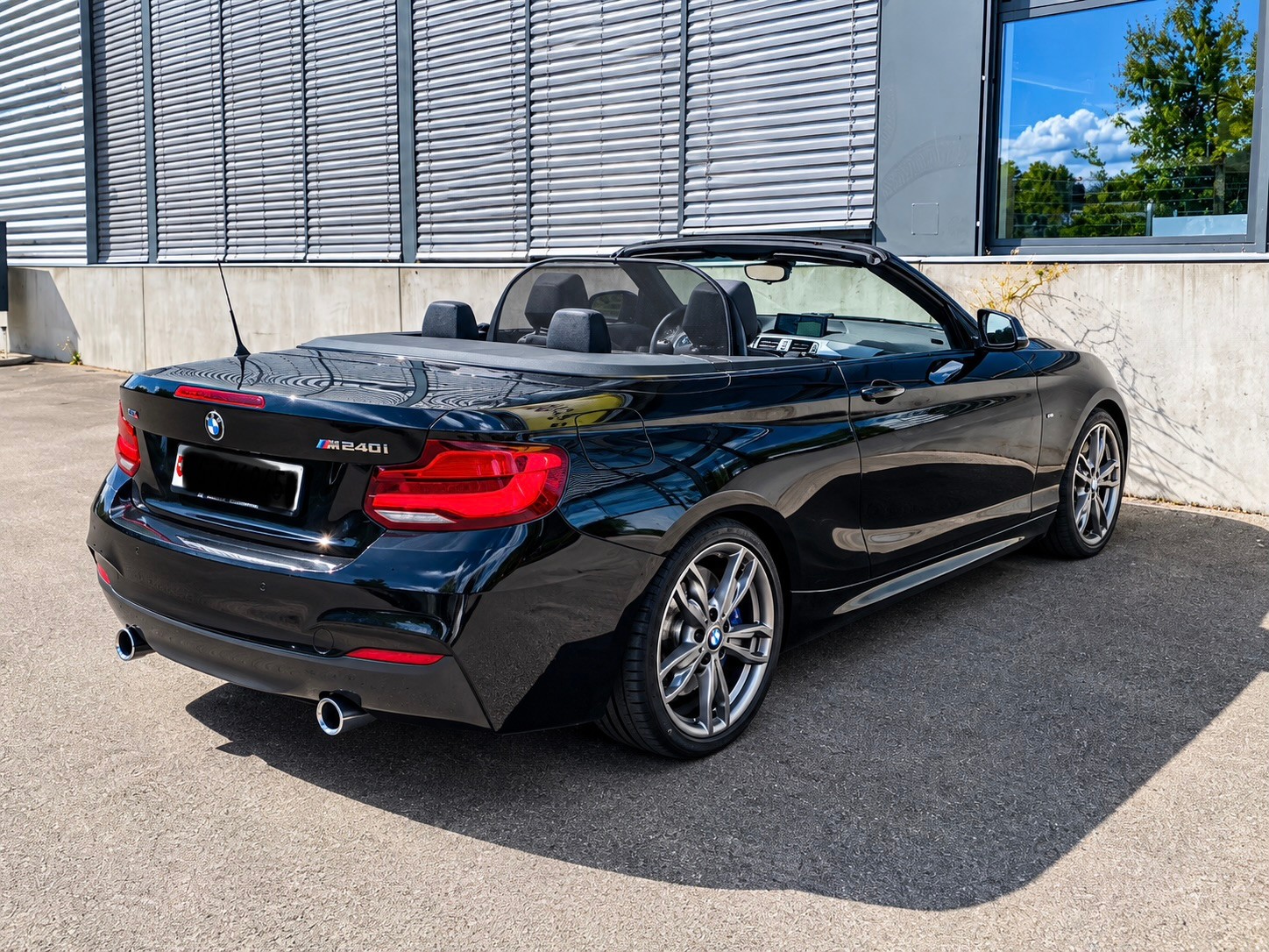 BMW M240i xDrive SAG-image-3