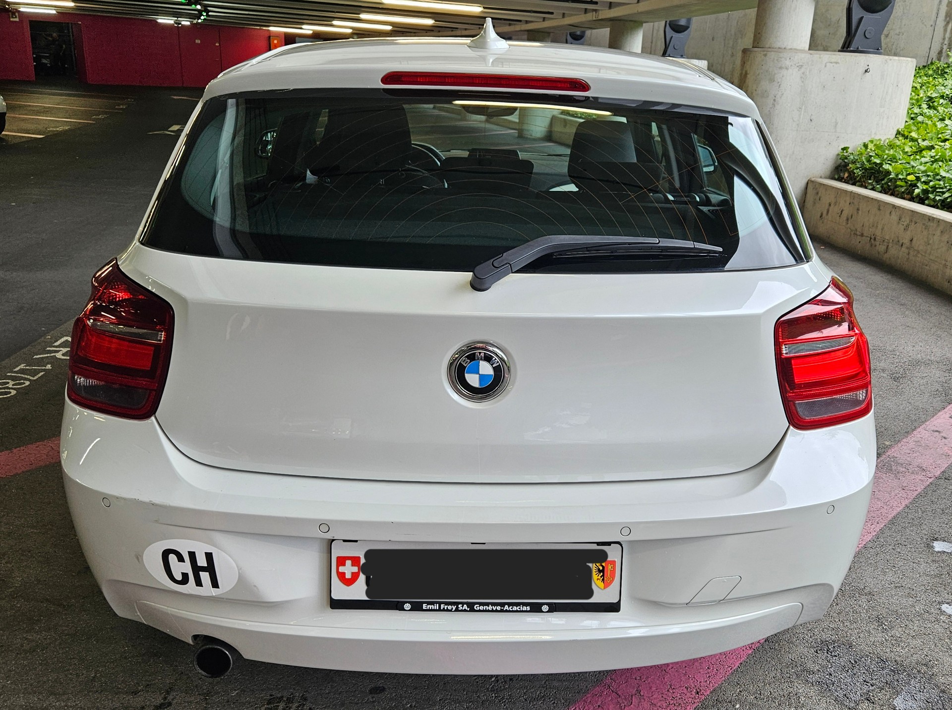 BMW 116i-image-2