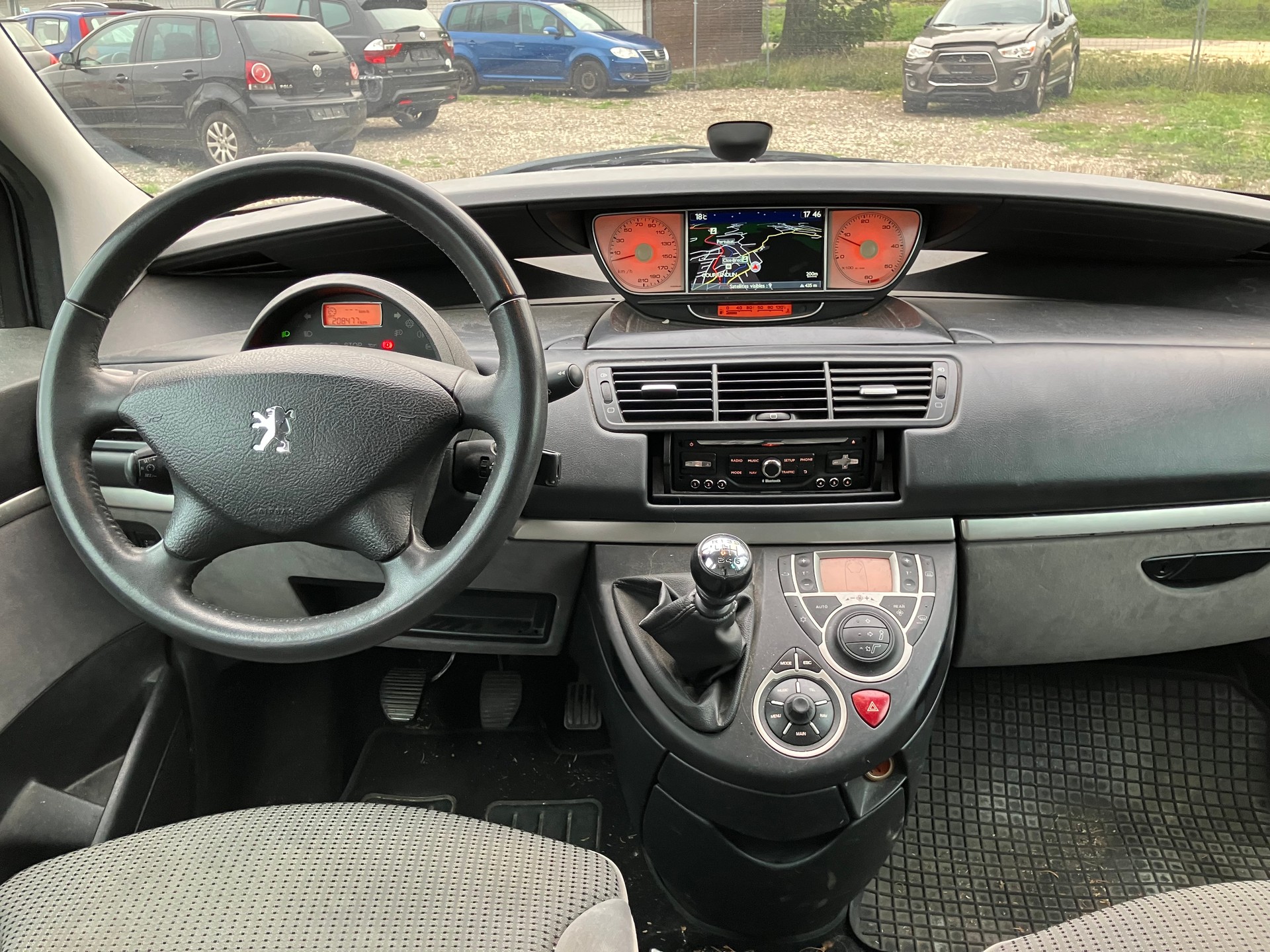 PEUGEOT 807 2.0 16V HDi Style-image-8