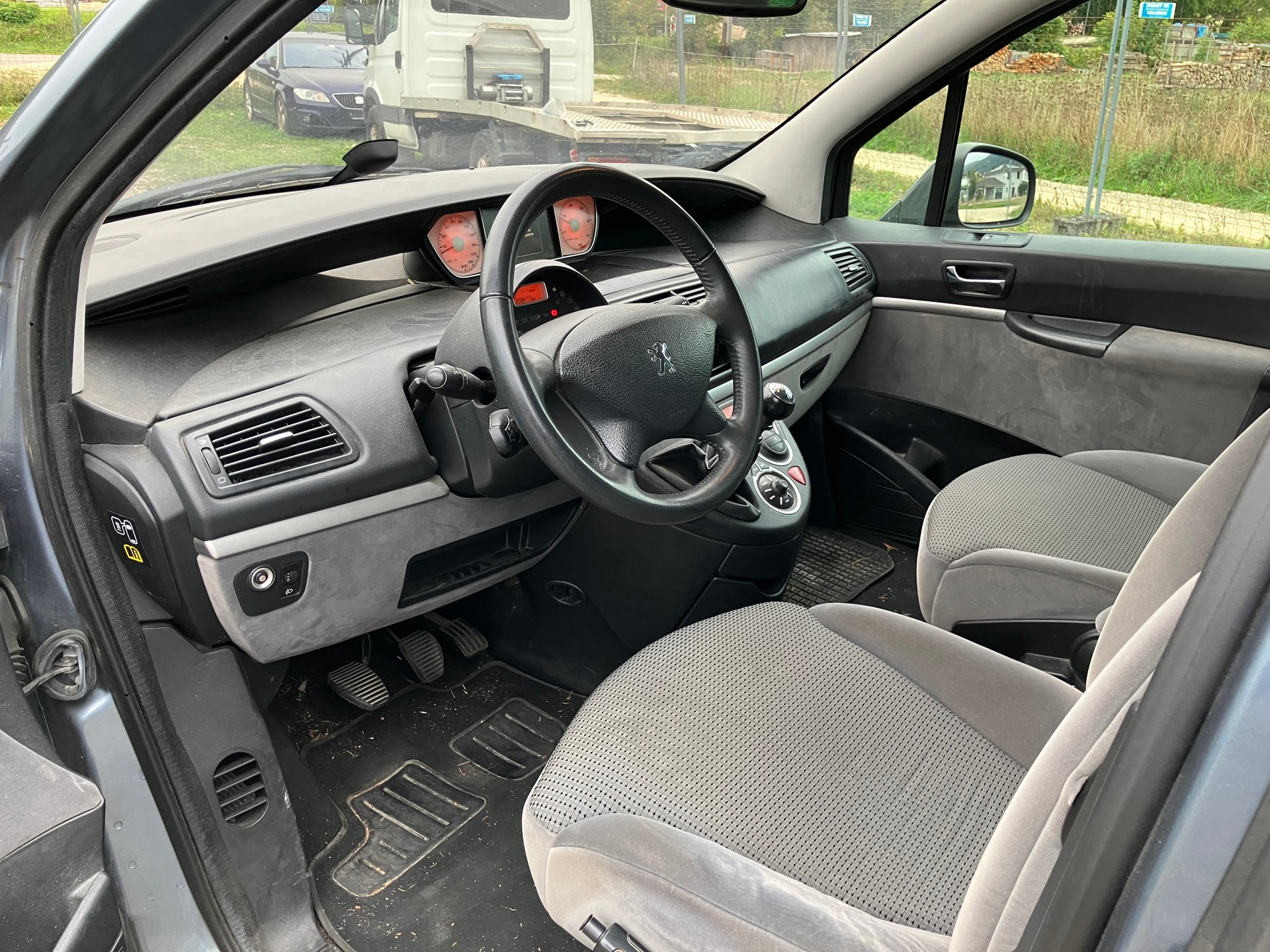PEUGEOT 807 2.0 16V HDi Style-image-4