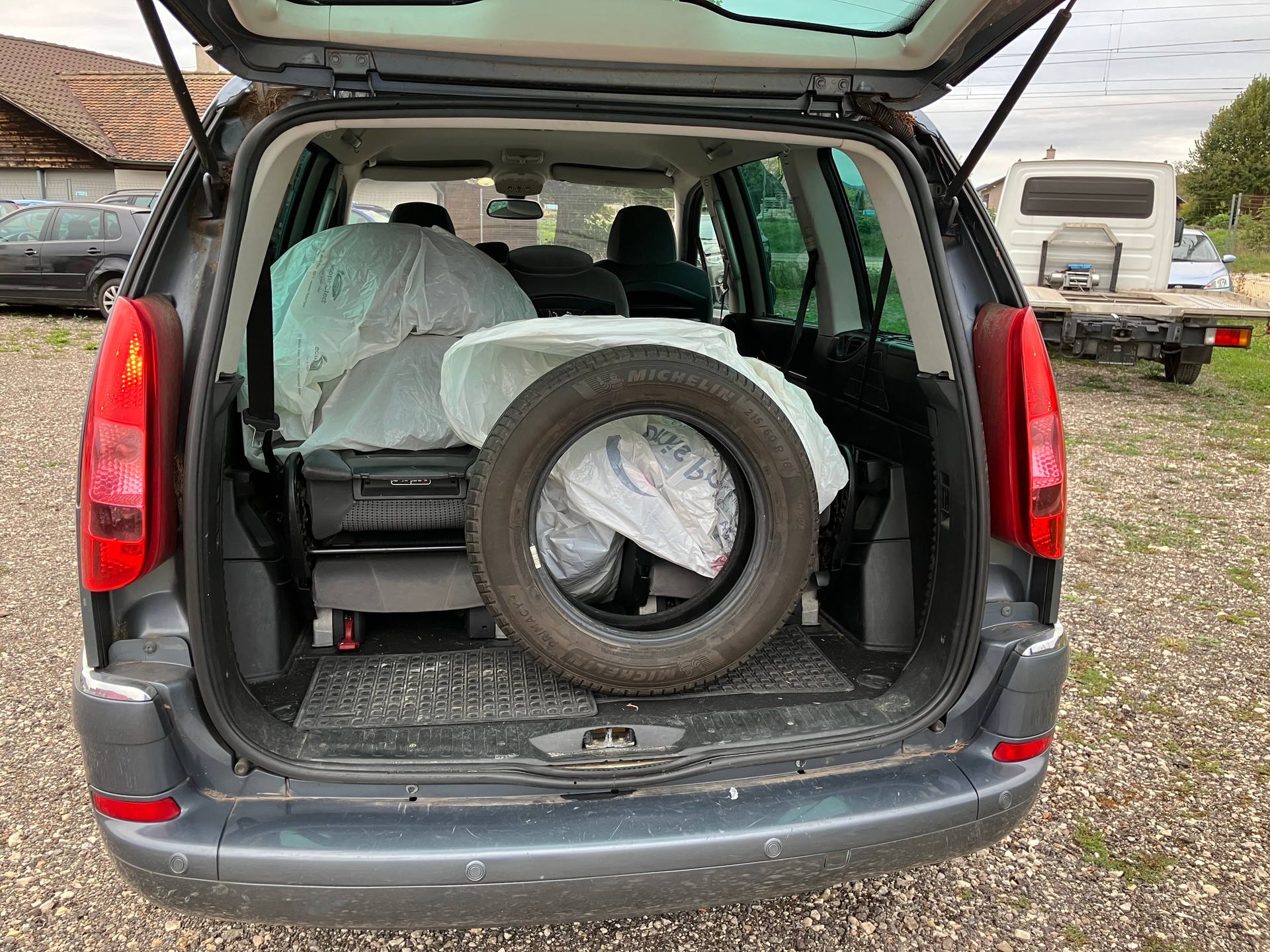 PEUGEOT 807 2.0 16V HDi Style-image-9