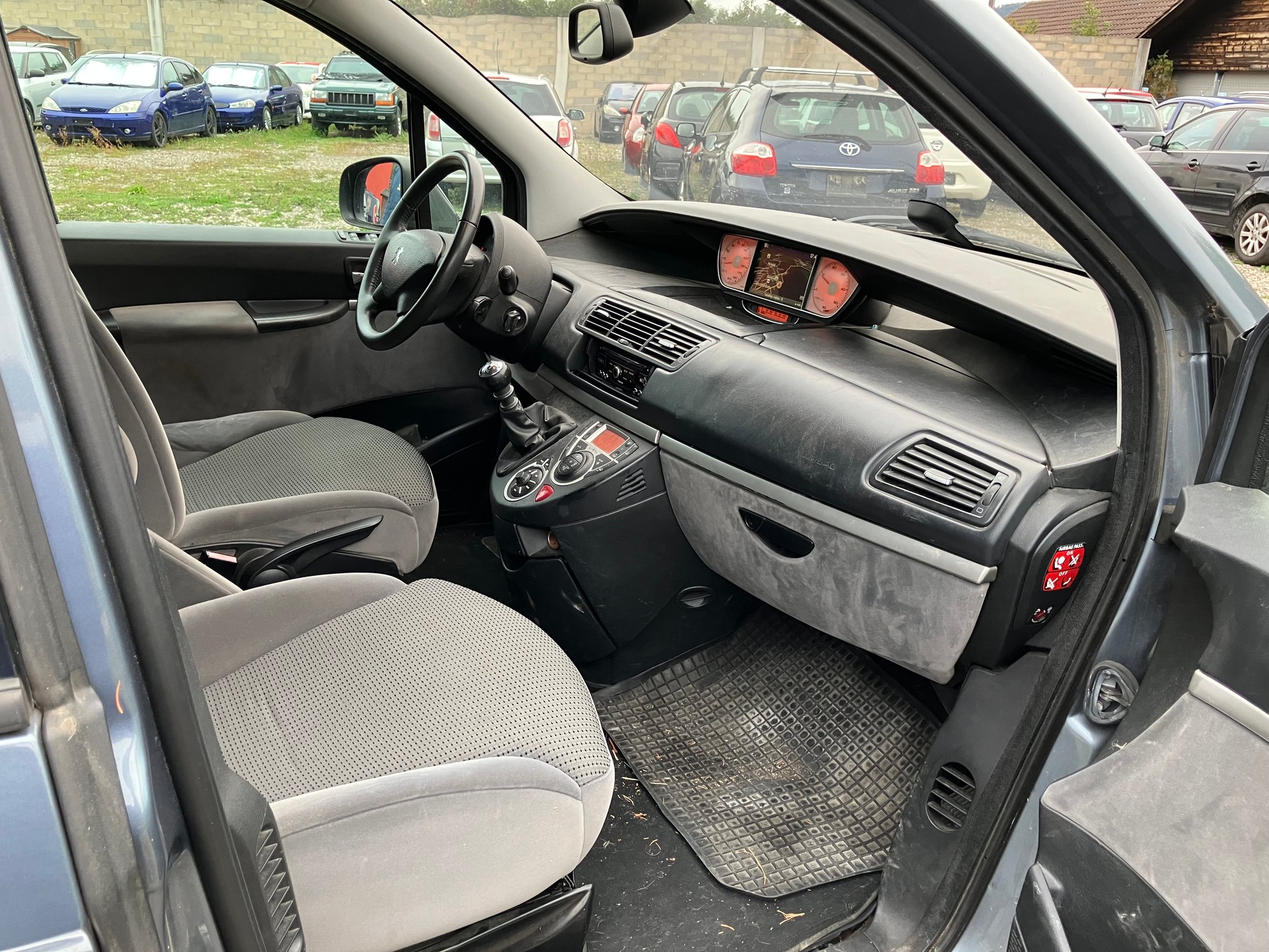 PEUGEOT 807 2.0 16V HDi Style-image-5