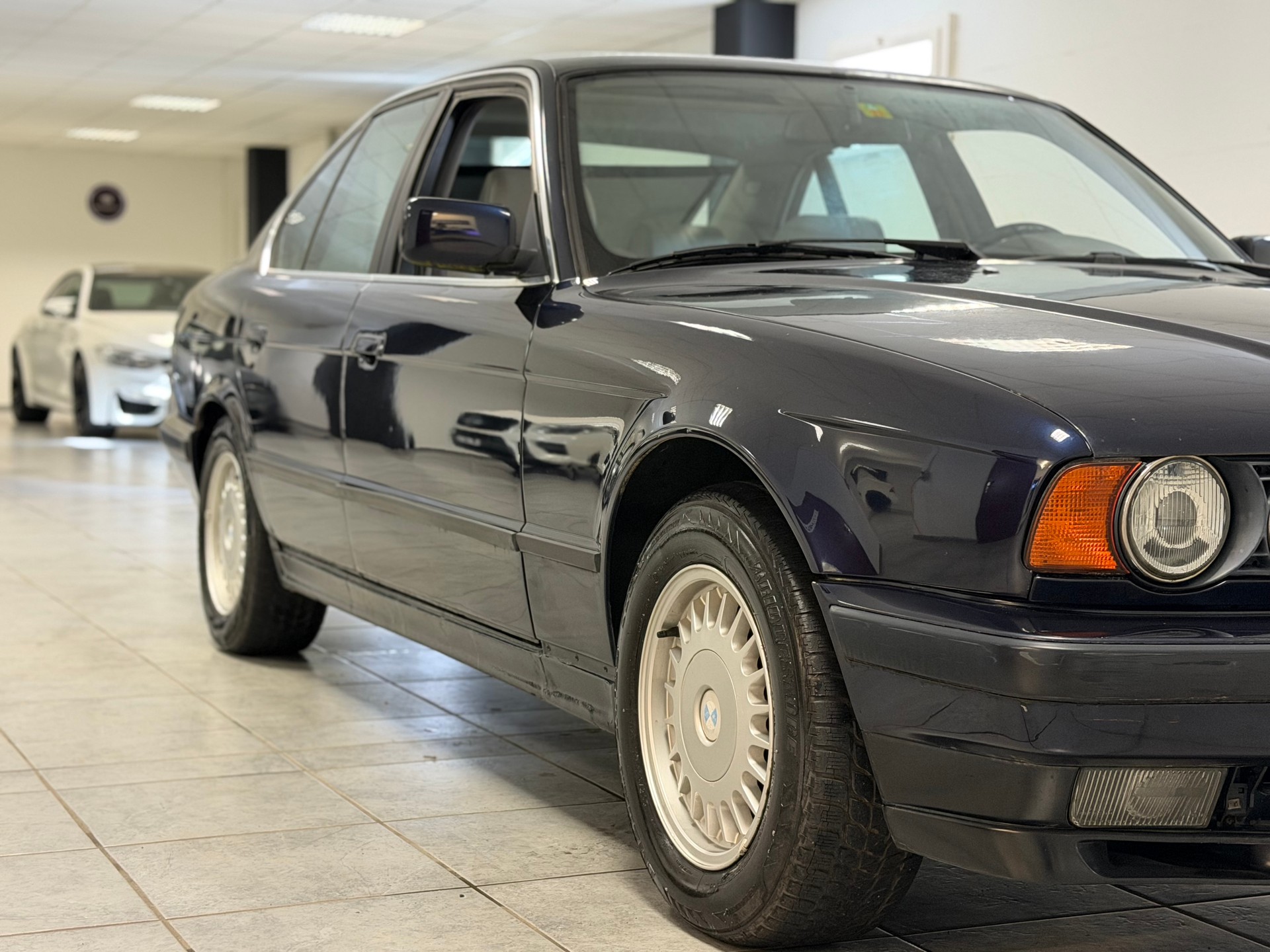BMW 540i V8 A-image-9