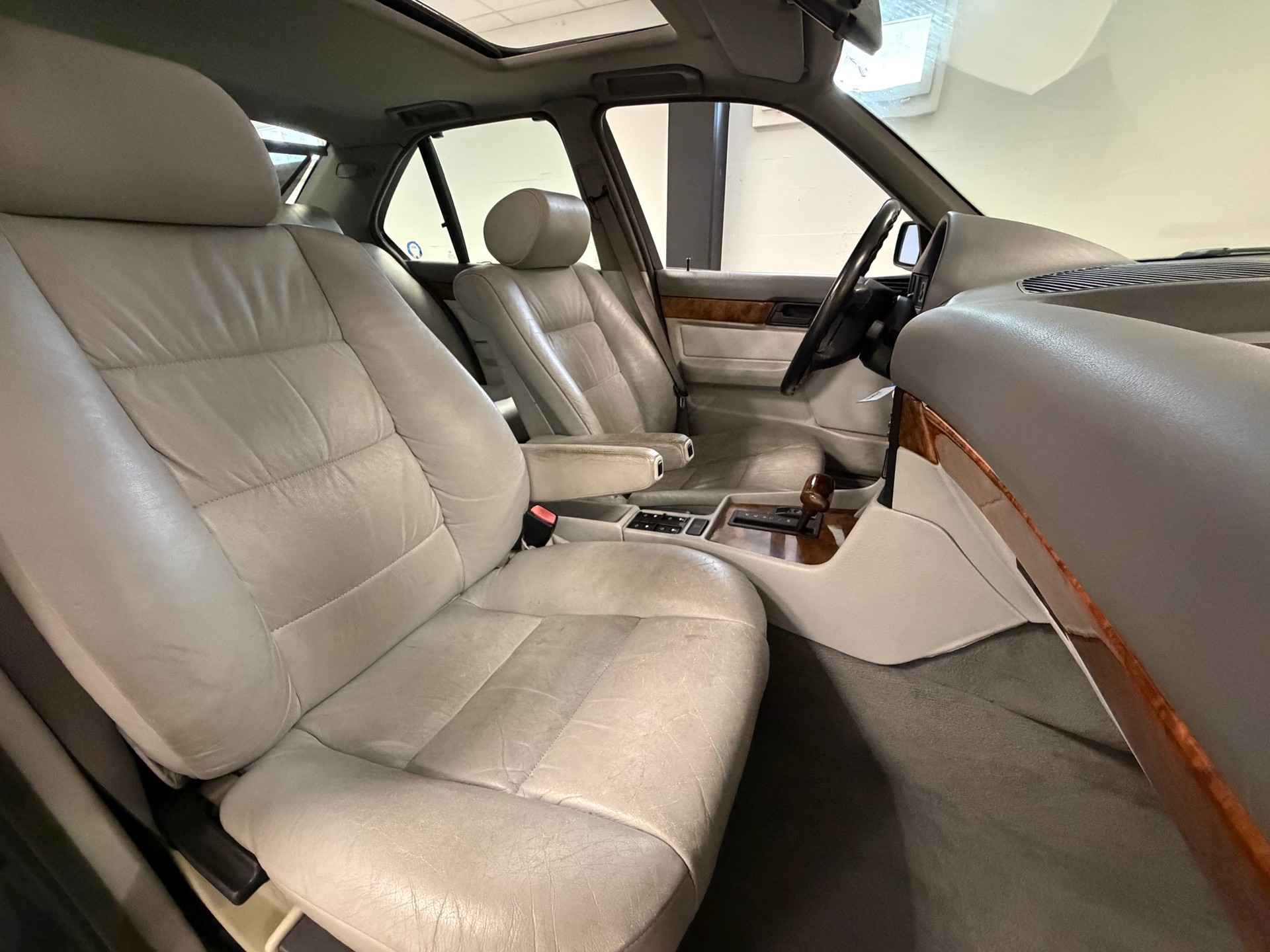 BMW 540i V8 A-image-21