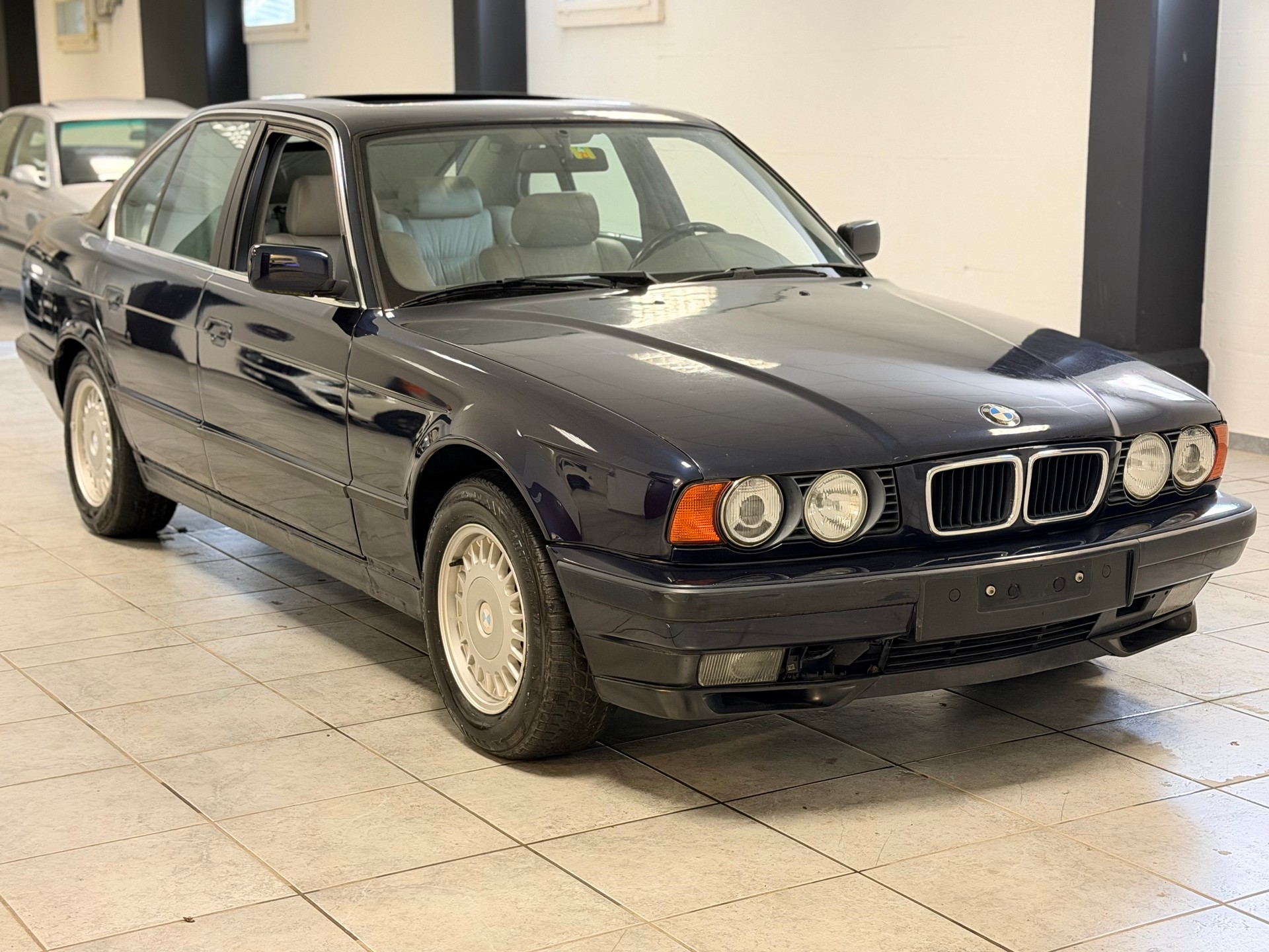 BMW 540i V8 A-image-5