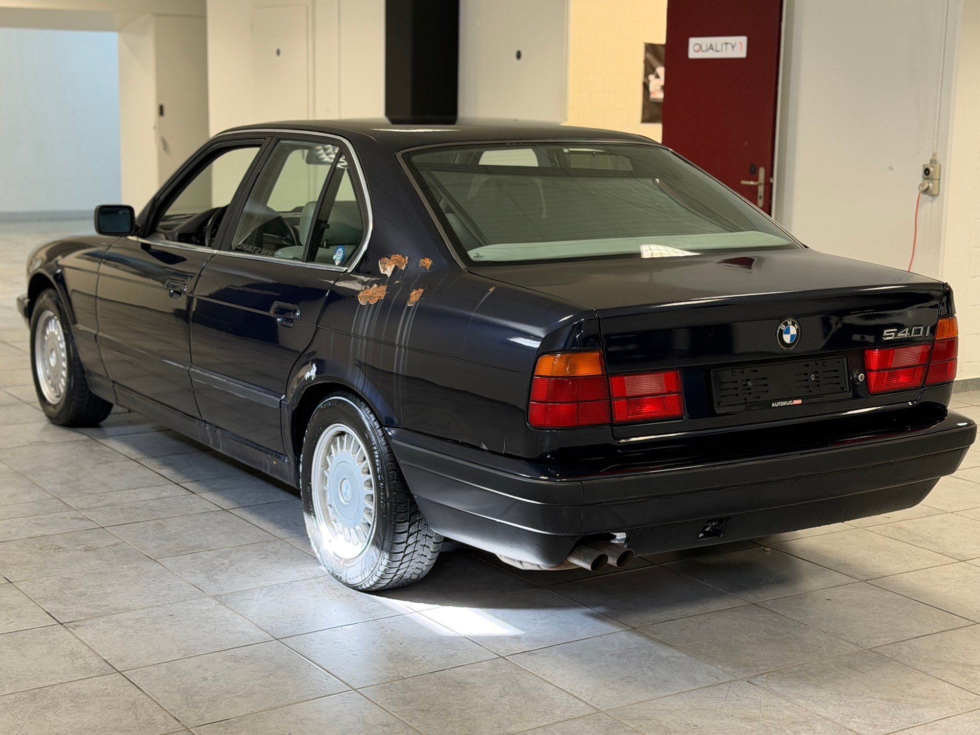 BMW 540i V8 A-image-8