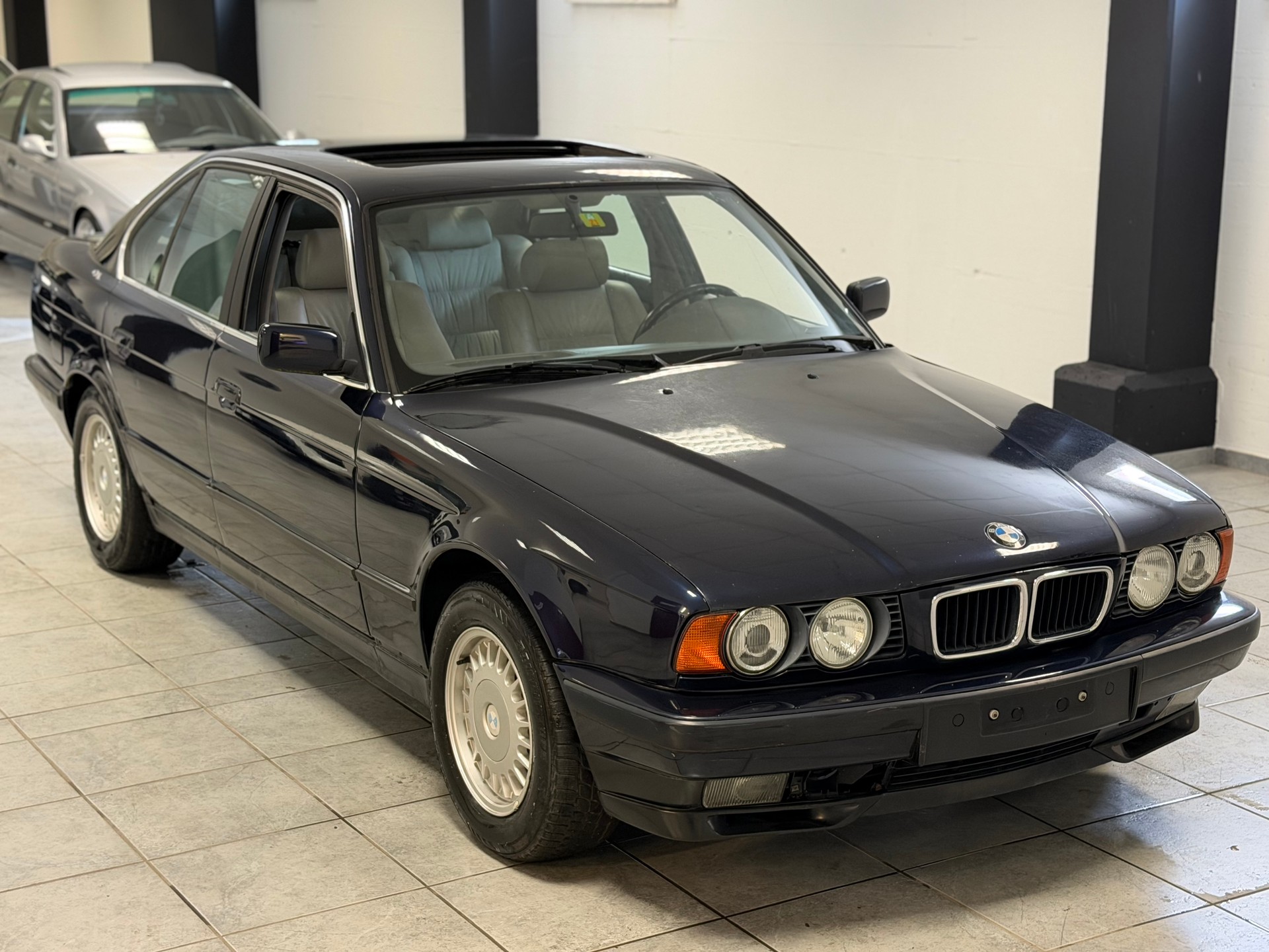 BMW 540i V8 A-image-10