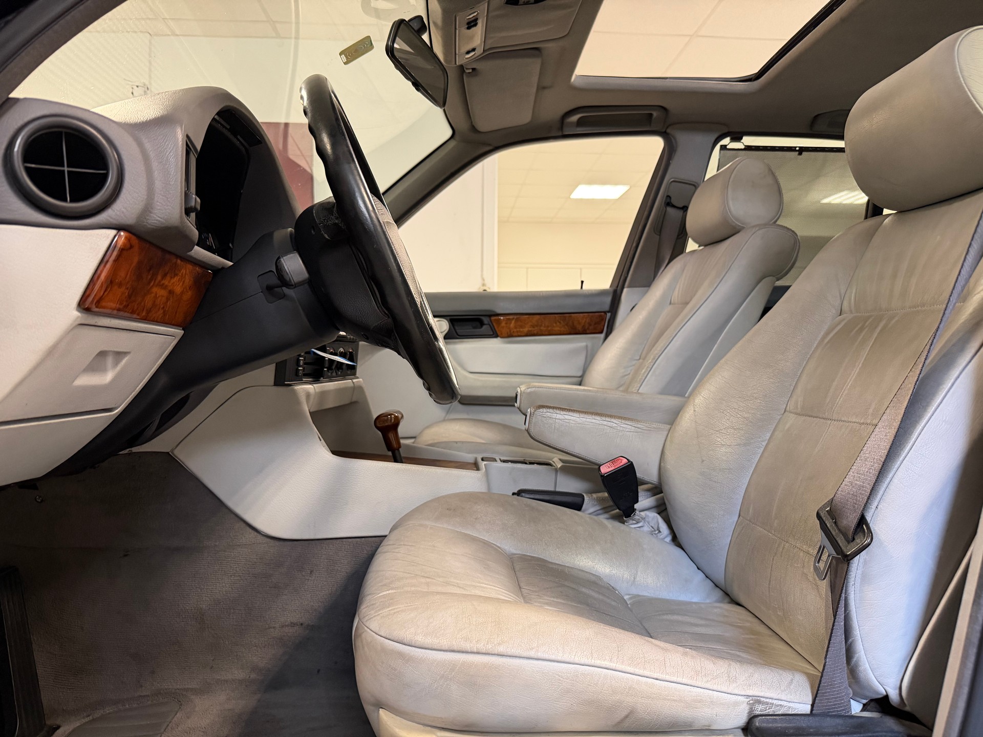 BMW 540i V8 A-image-25