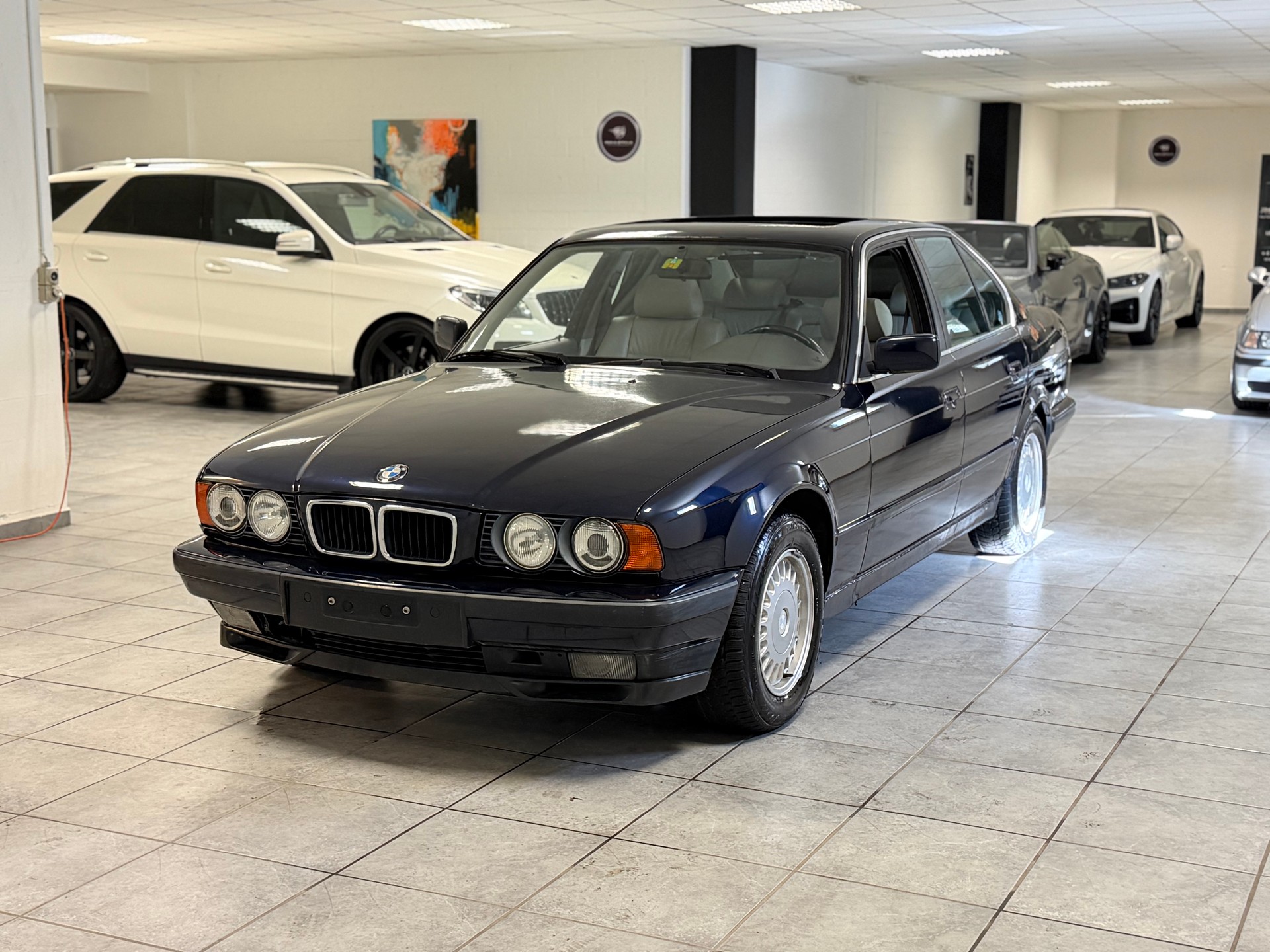 BMW 540i V8 A-showroom-element-1