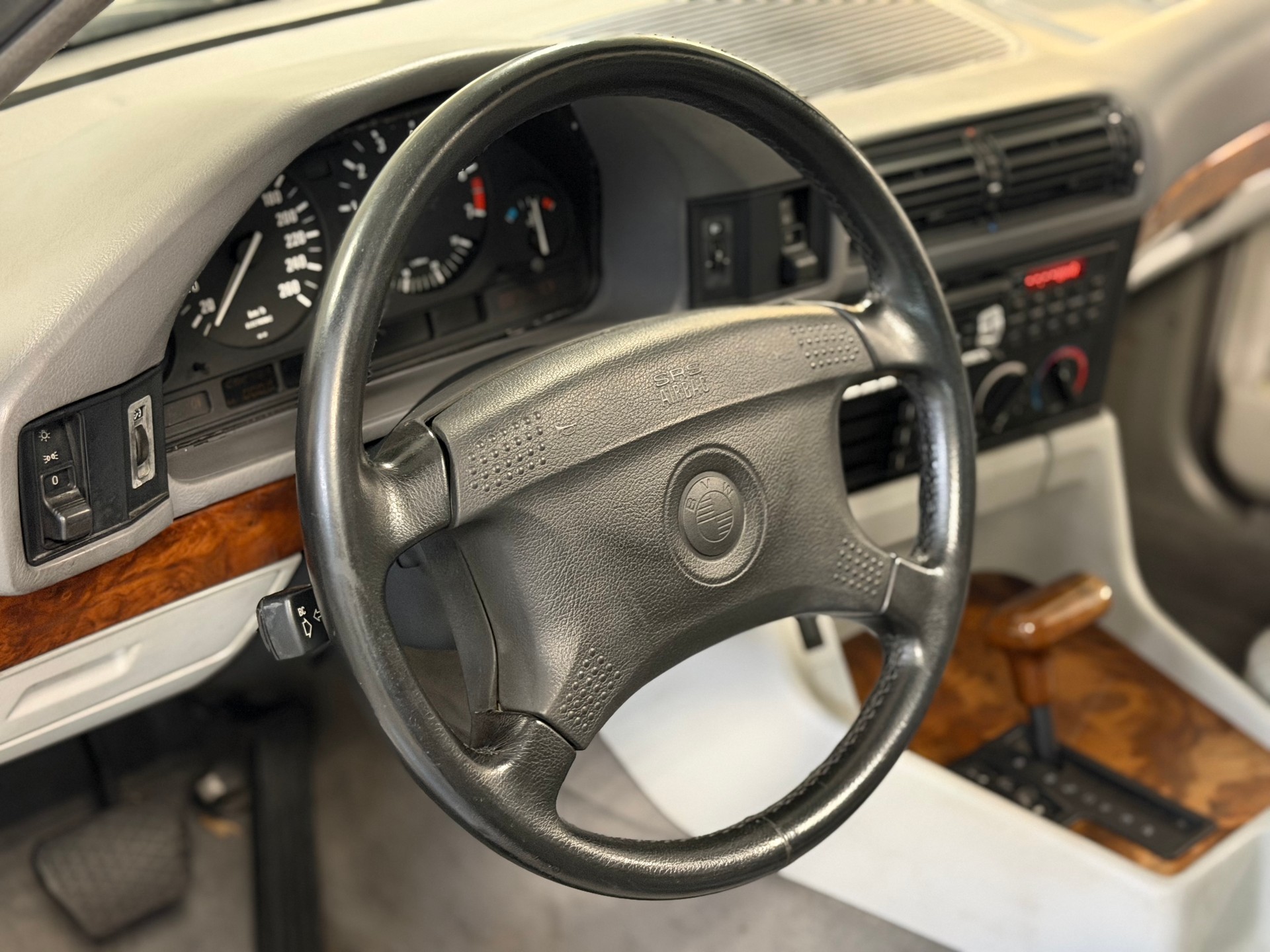 BMW 540i V8 A-image-17