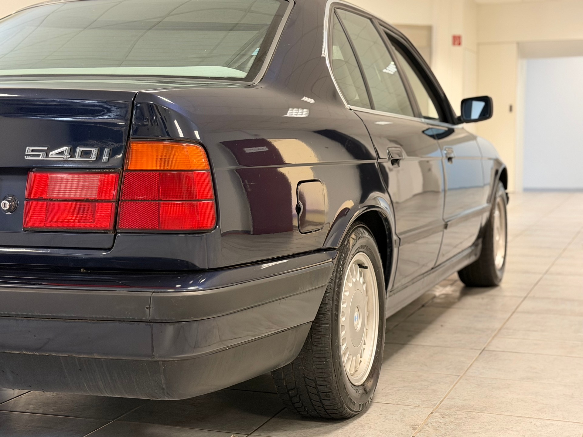 BMW 540i V8 A-image-20