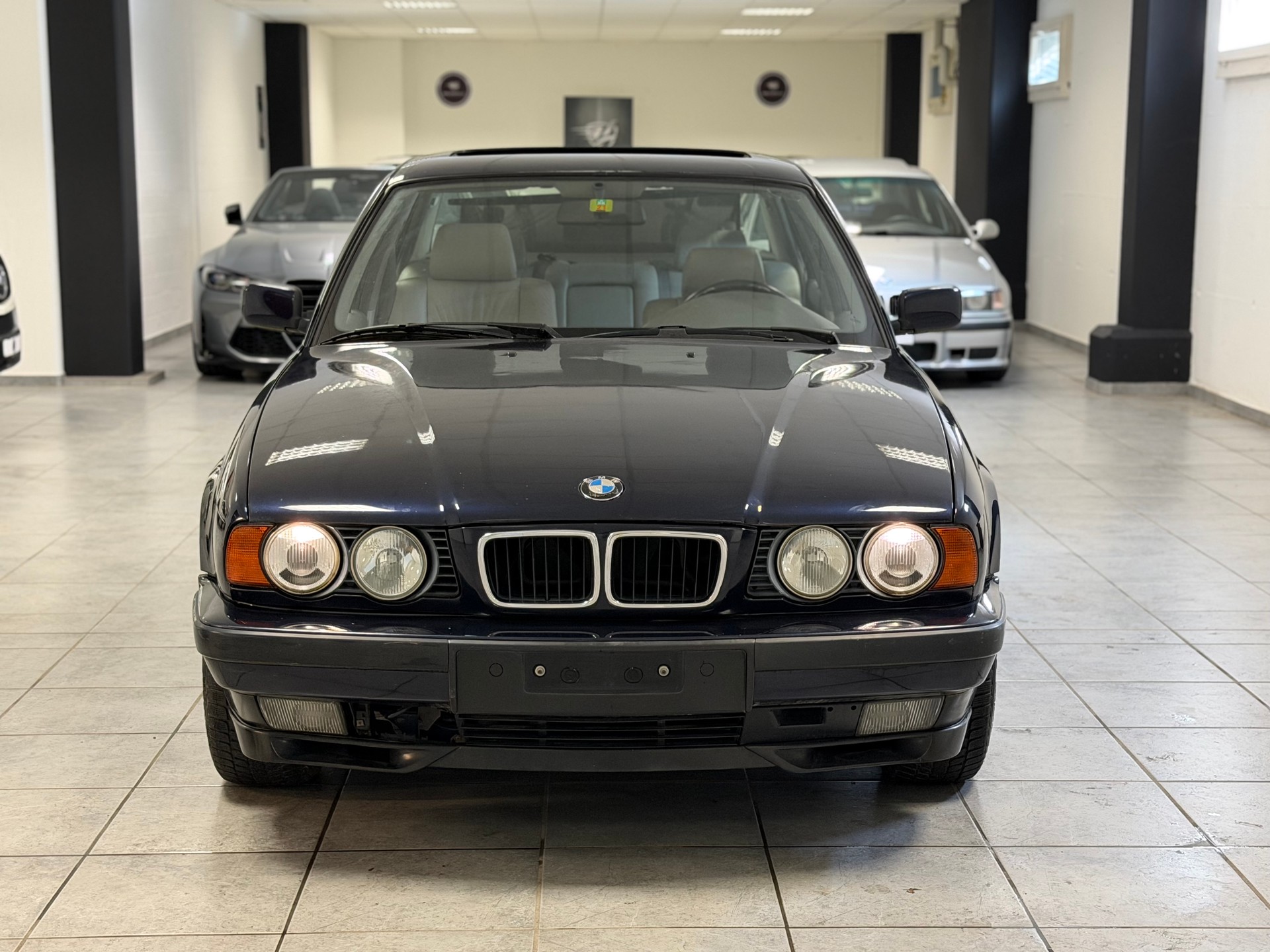 BMW 540i V8 A-image-6