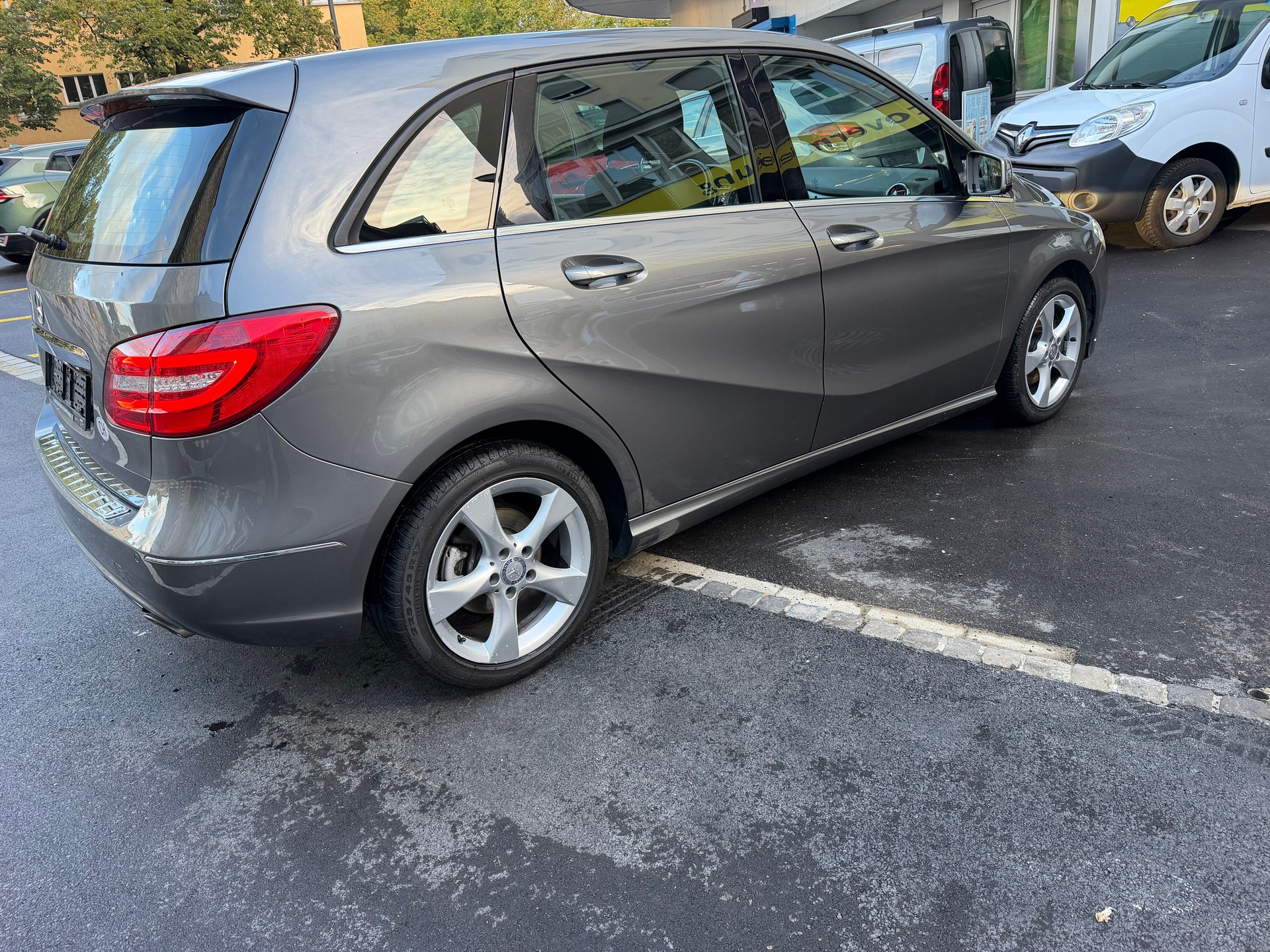 MERCEDES-BENZ B 180 7G-DCT-image-3