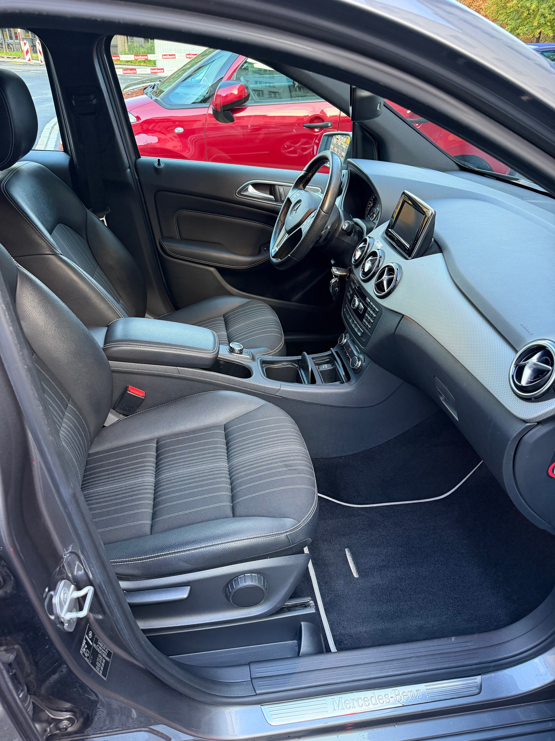 MERCEDES-BENZ B 180 7G-DCT-image-7