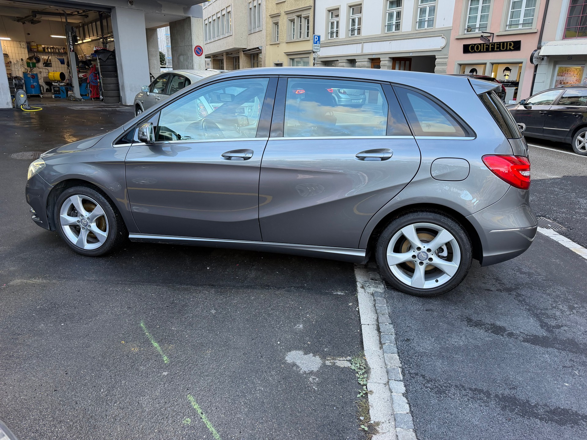 MERCEDES-BENZ B 180 7G-DCT-image-4