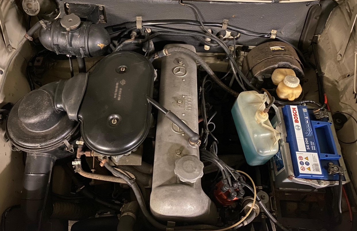 MERCEDES-BENZ 230 Kleine Heckflosse-image-17
