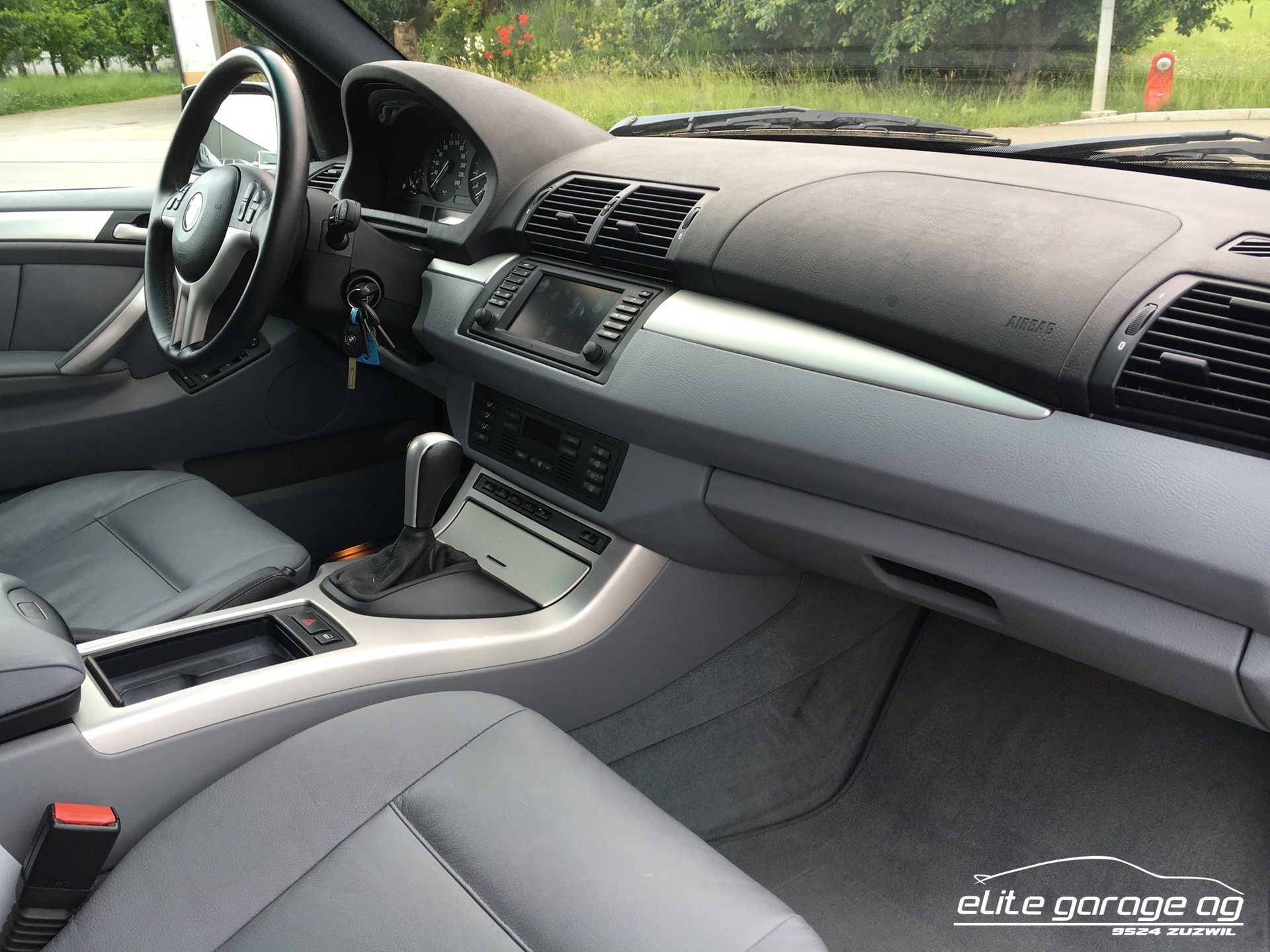 BMW X5 4.4i-image-11