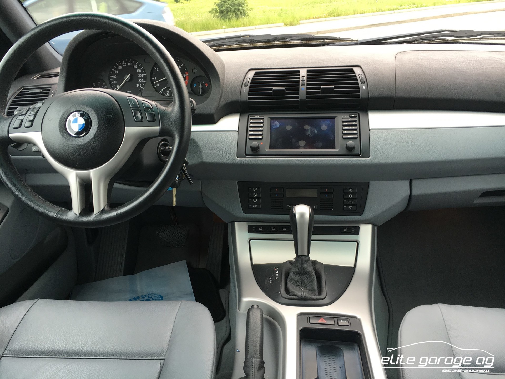 BMW X5 4.4i-image-13