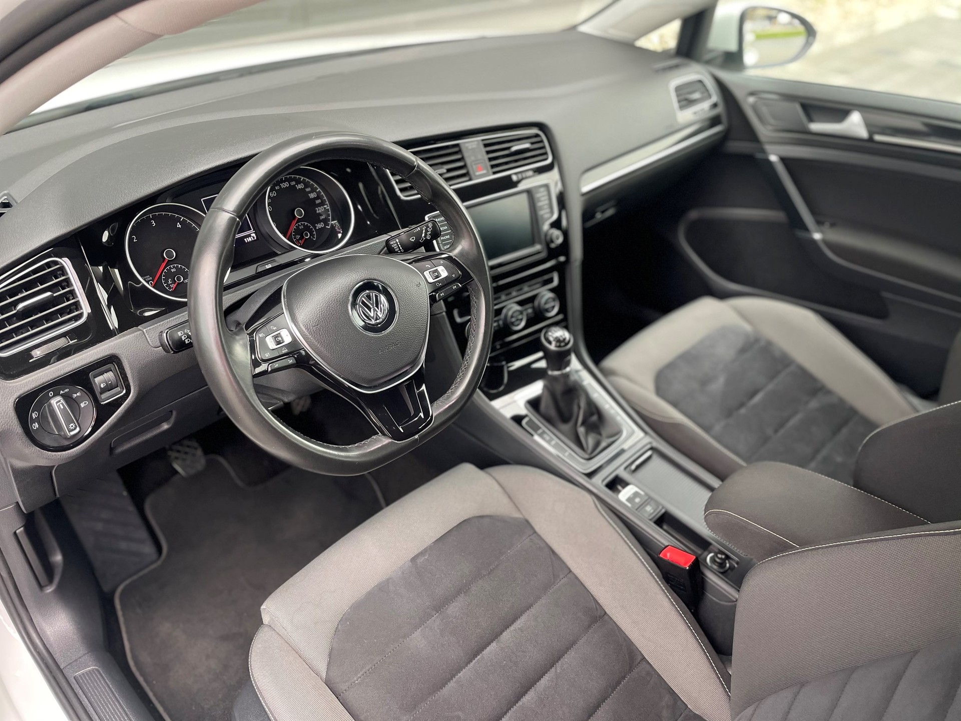 VW GOLF-image-13