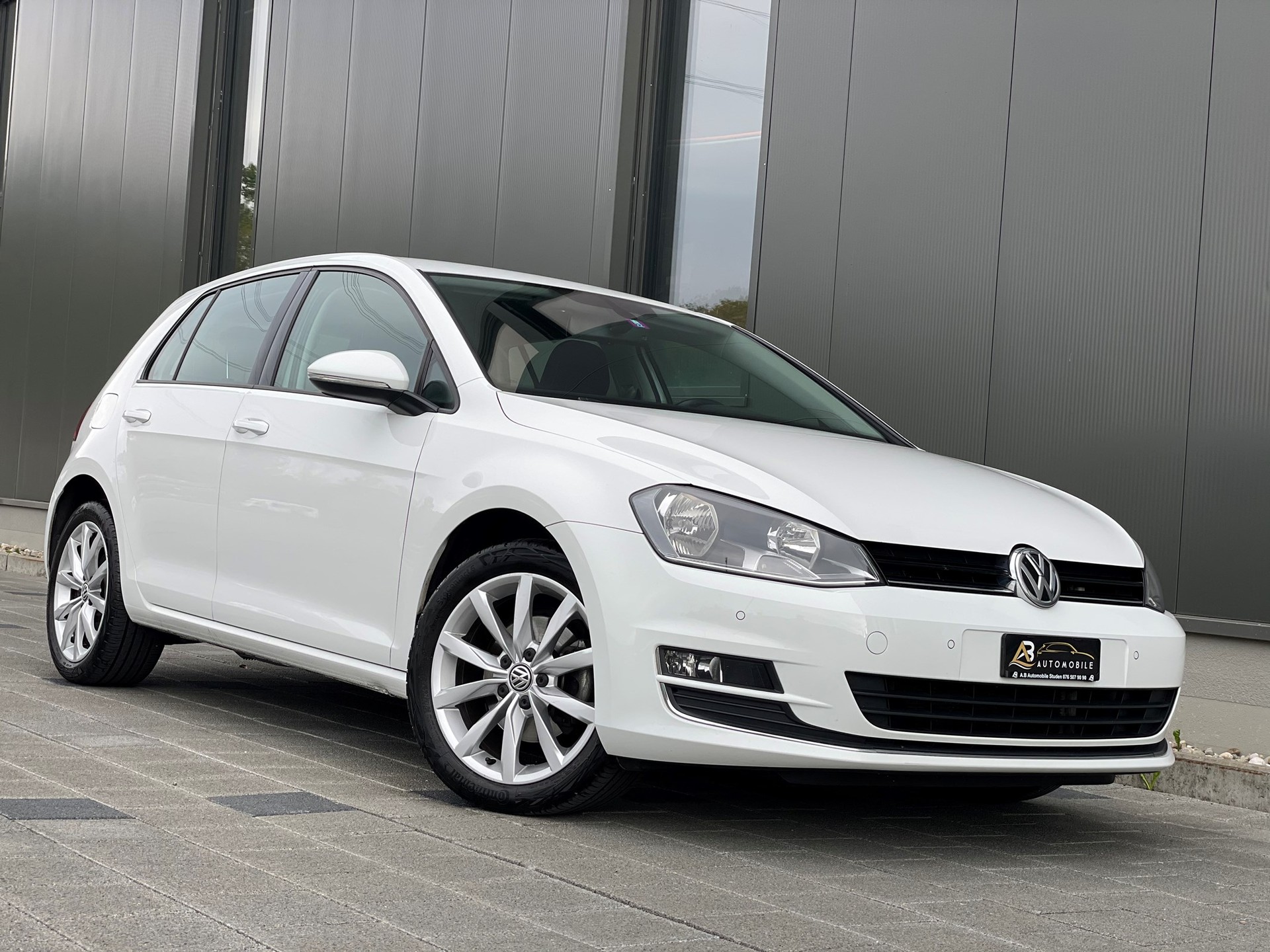 VW GOLF-image-0