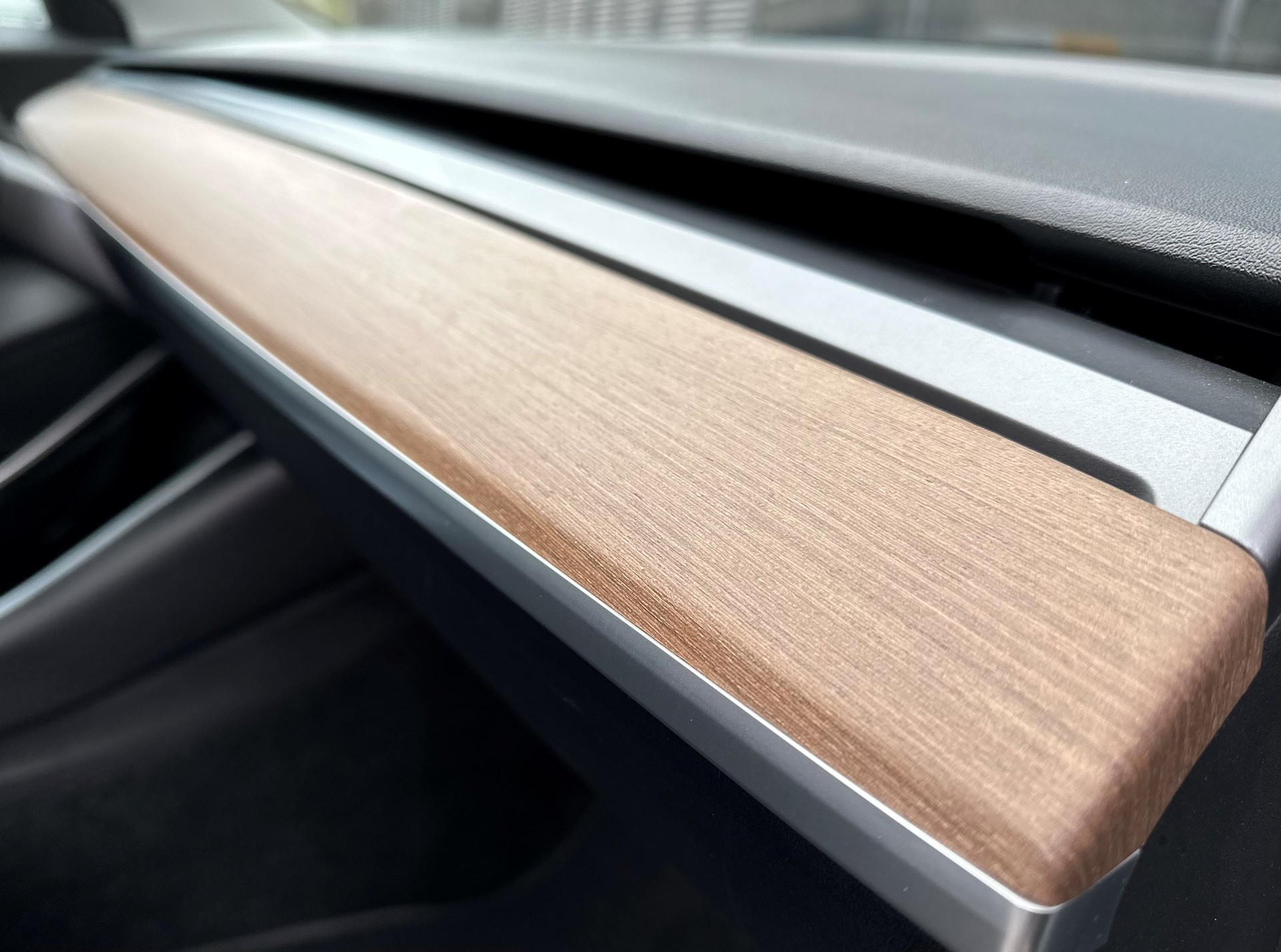 TESLA Model 3-image-10