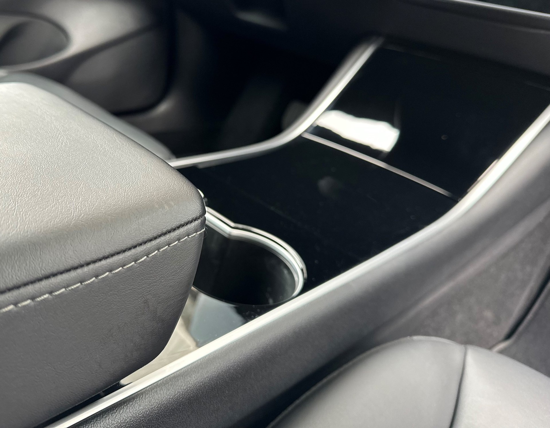 TESLA Model 3-image-11