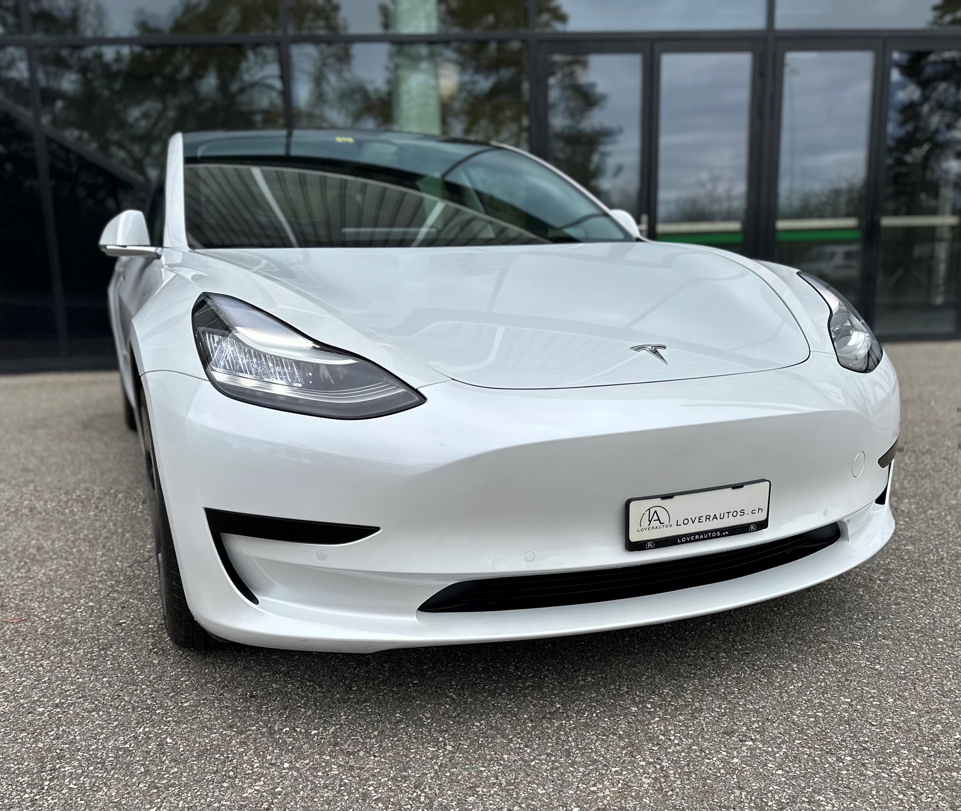 TESLA Model 3-image-0