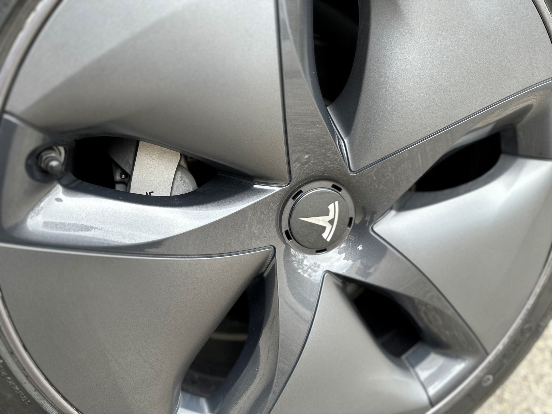 TESLA Model 3-image-6