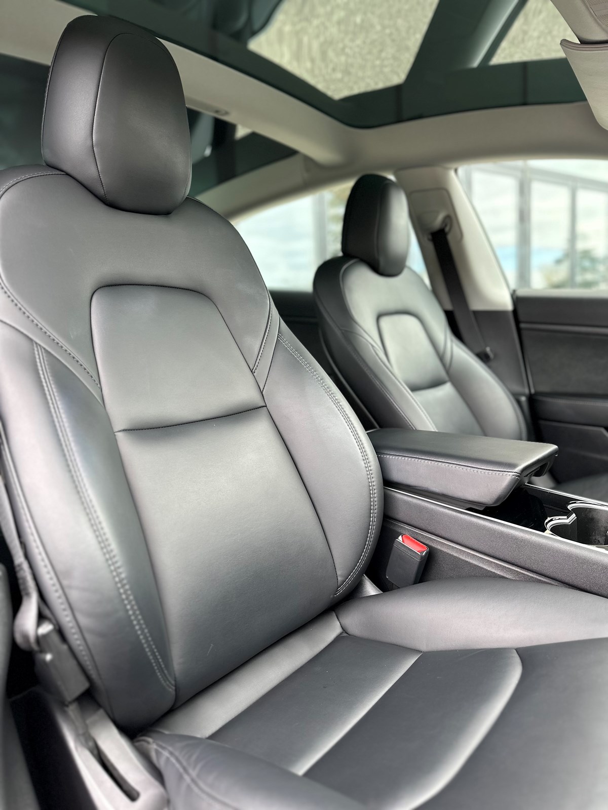 TESLA Model 3-image-7