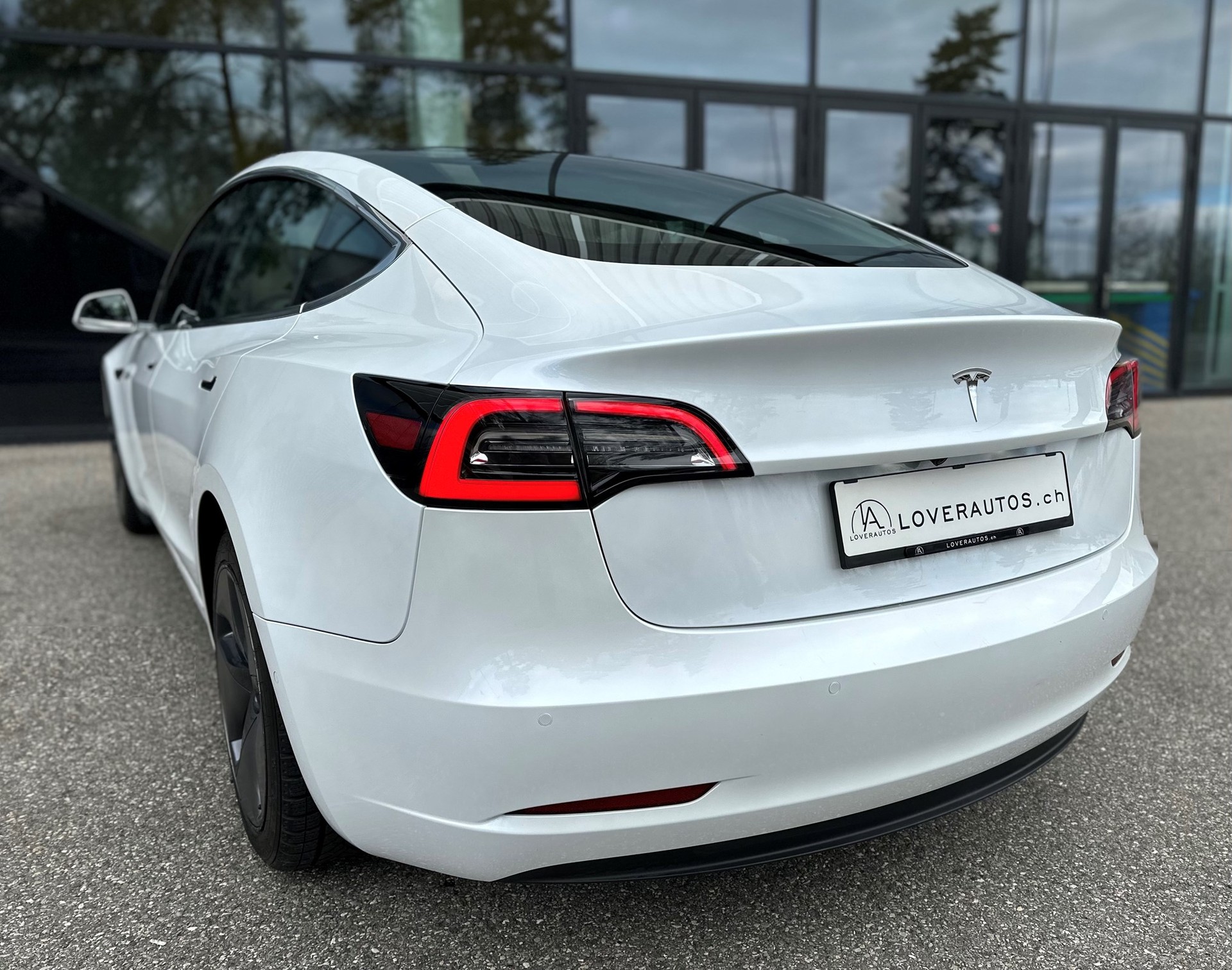 TESLA Model 3-image-3
