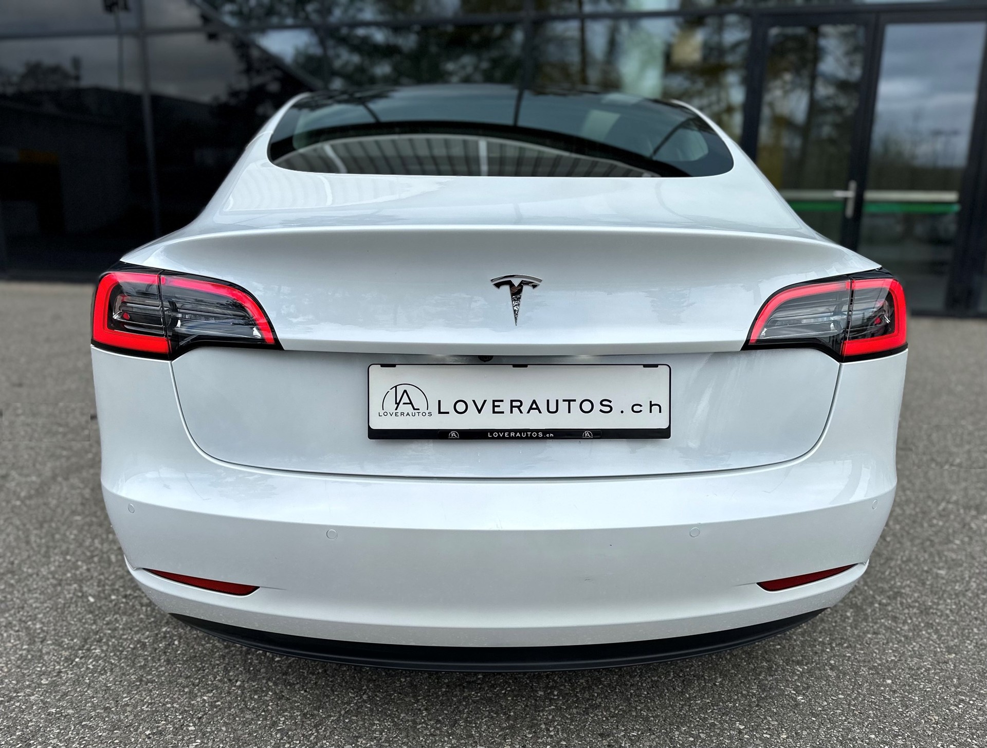 TESLA Model 3-image-5