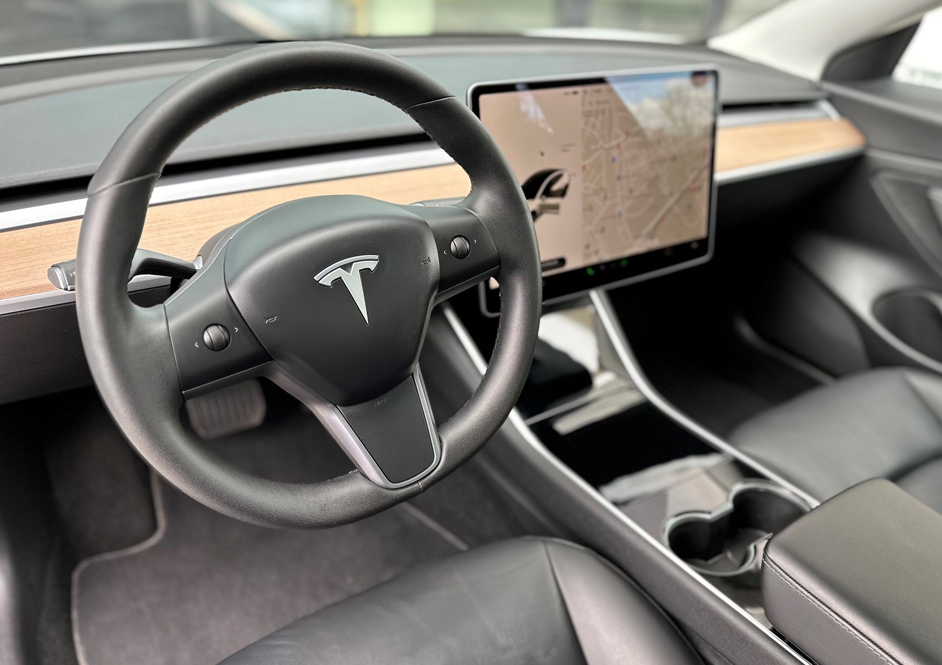 TESLA Model 3-image-9